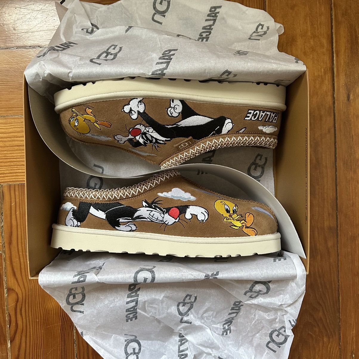 Palace × Ugg Palace UGG Looney Tunes Tasman Slipper Chestnut - Size 42 Size US 9 / EU 42 - 6 Thumbnail