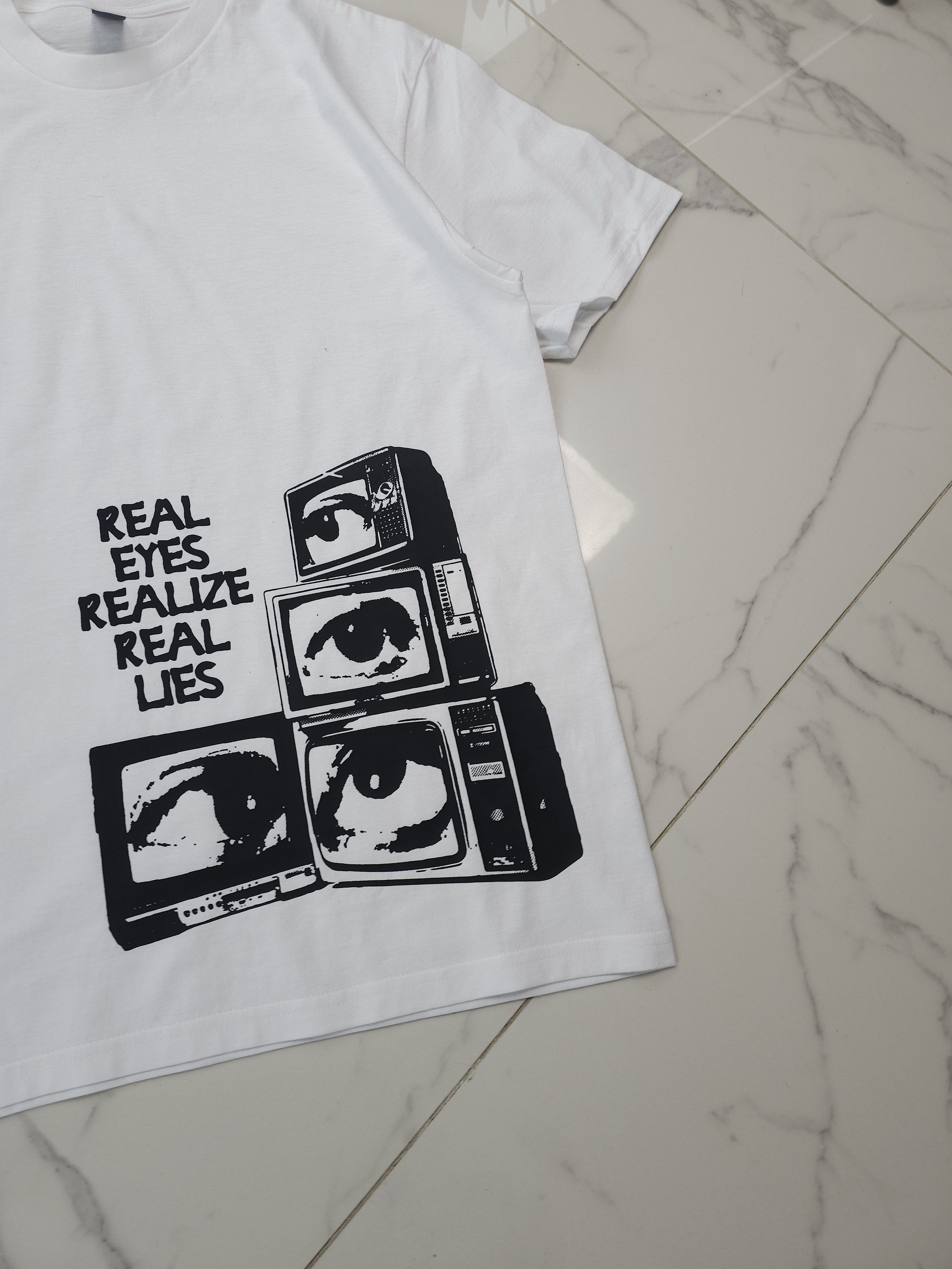 Other Y2K Vintage Real Eyes Graphic Tee Size US M / EU 48-50 / 2 - 2 Thumbnail