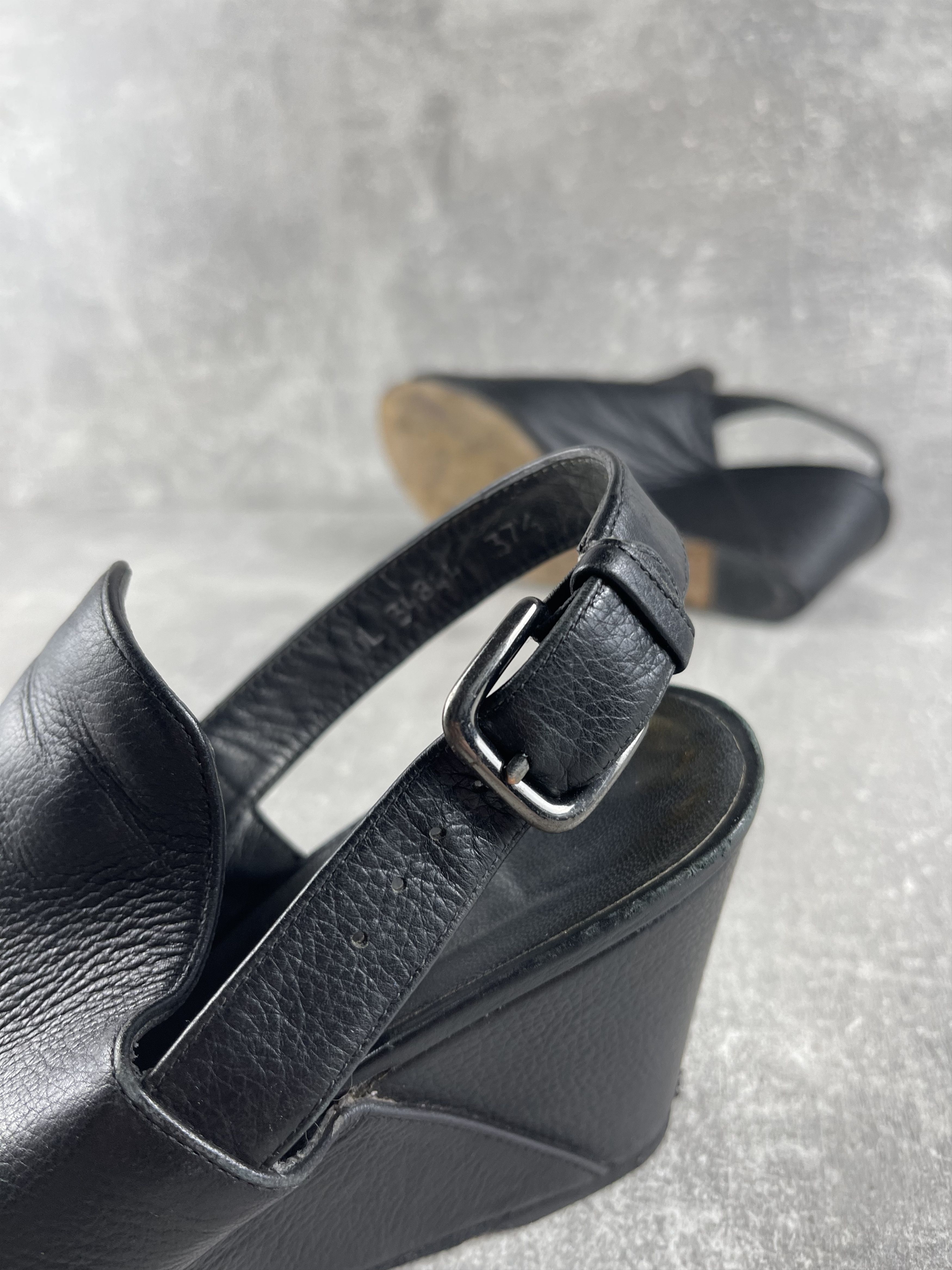Stuart Weitzman Stuart Weitzman vintage black leather sandals heels Size US 7.5 / IT 37.5 - 9 Thumbnail