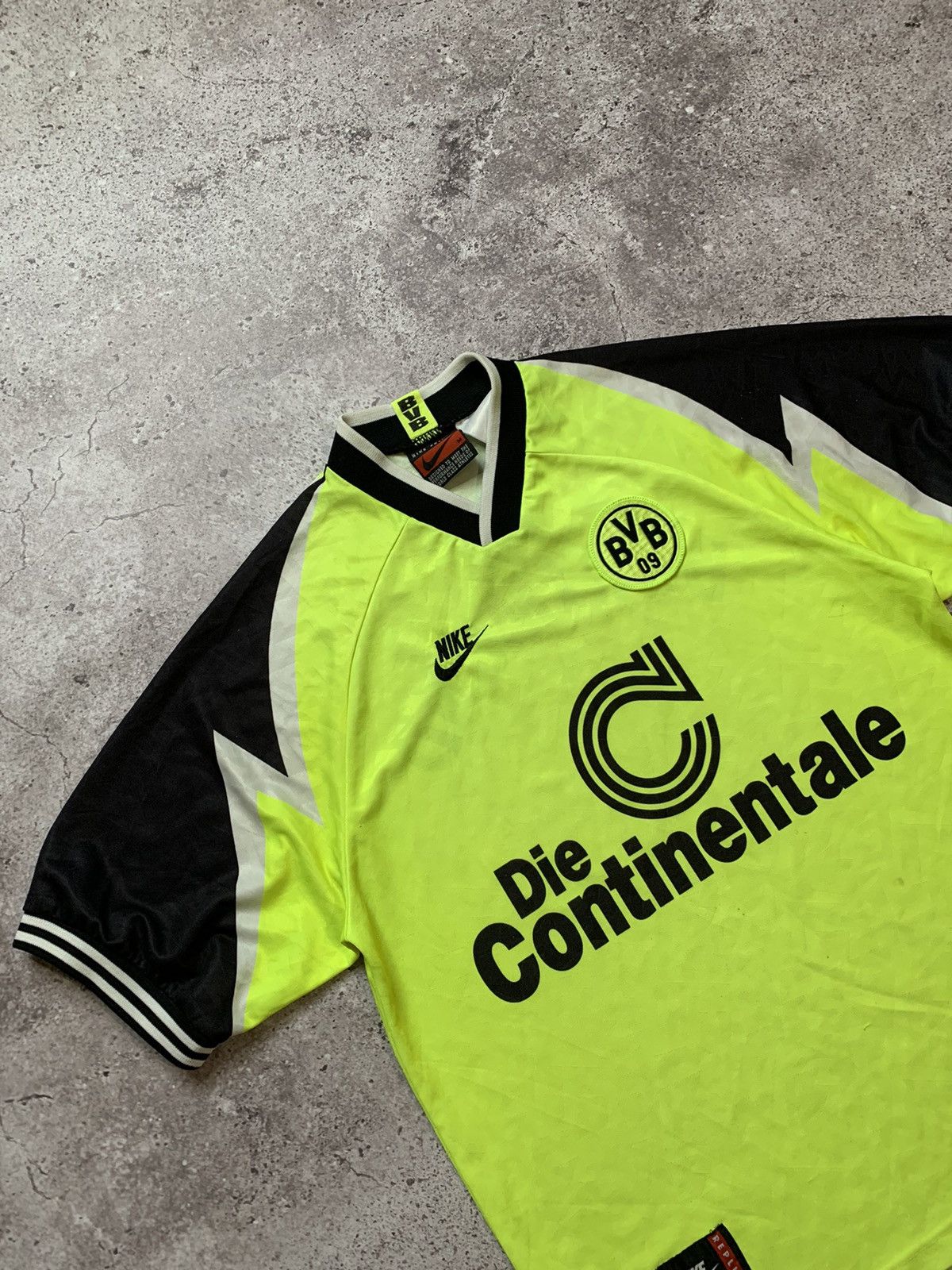 Nike × Vintage Vintage Nike Borussia Dortmund 1995-1996 Home Soccer Jersey Size US M / EU 48-50 / 2 - 2 Thumbnail