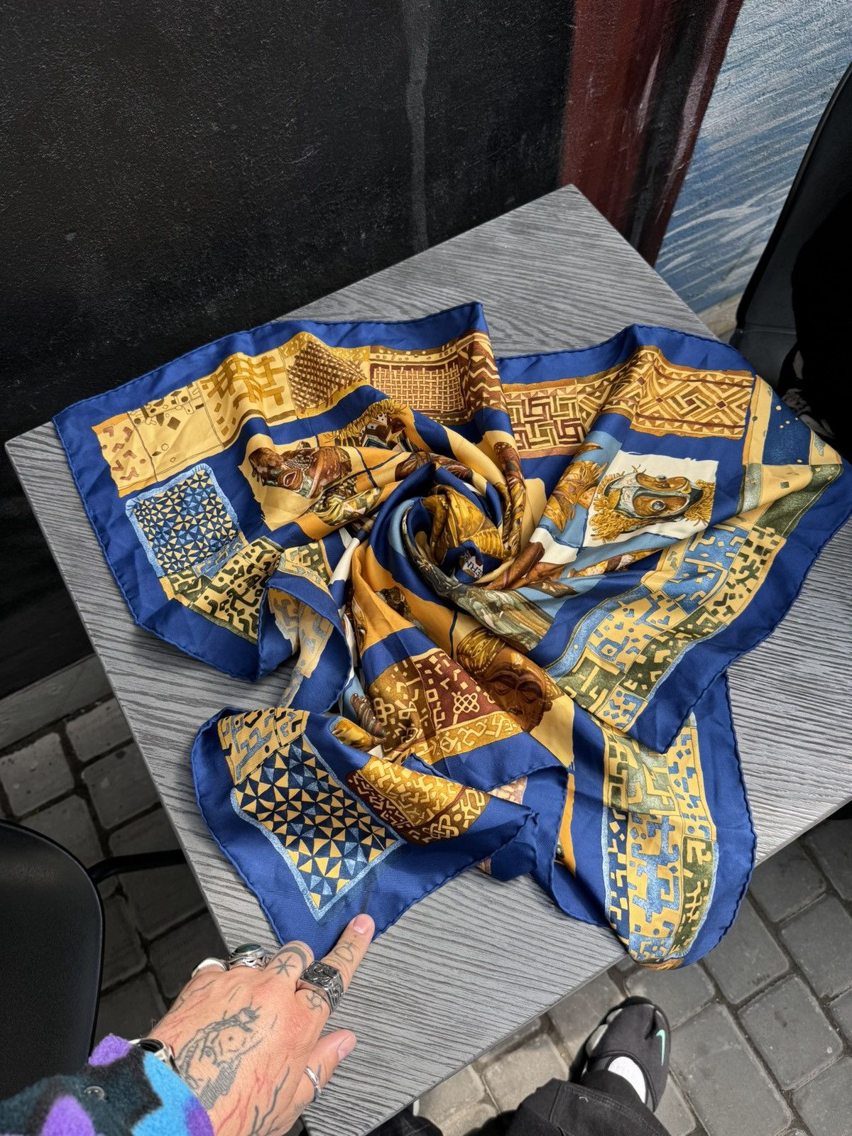 Hermes Hermes persona silk scarf rare Size ONE SIZE - 11 Thumbnail