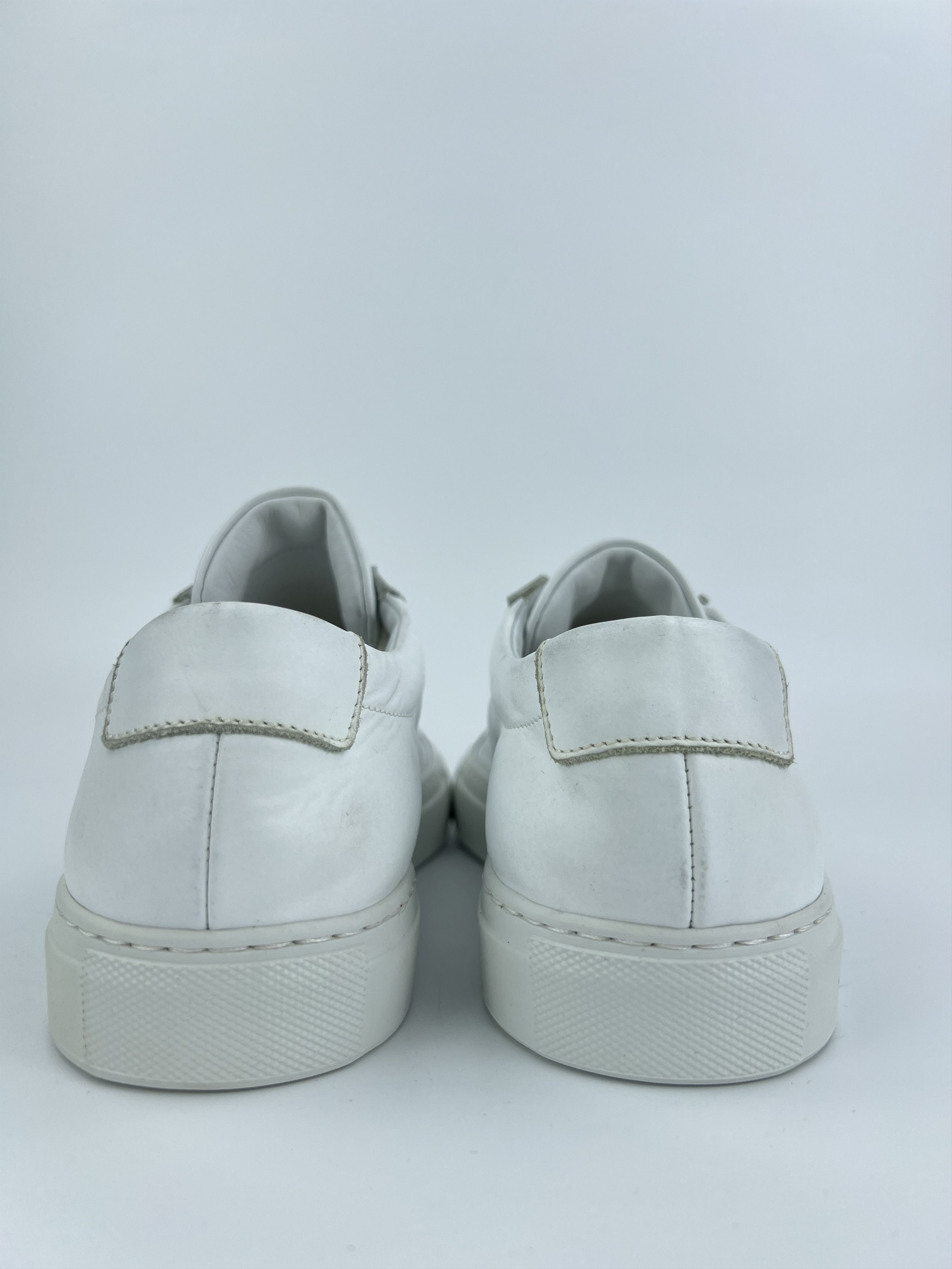 Common Projects Woman By Common Projects Achilles Low White Leather Shoes Size US 8 / IT 38 - 6 Thumbnail
