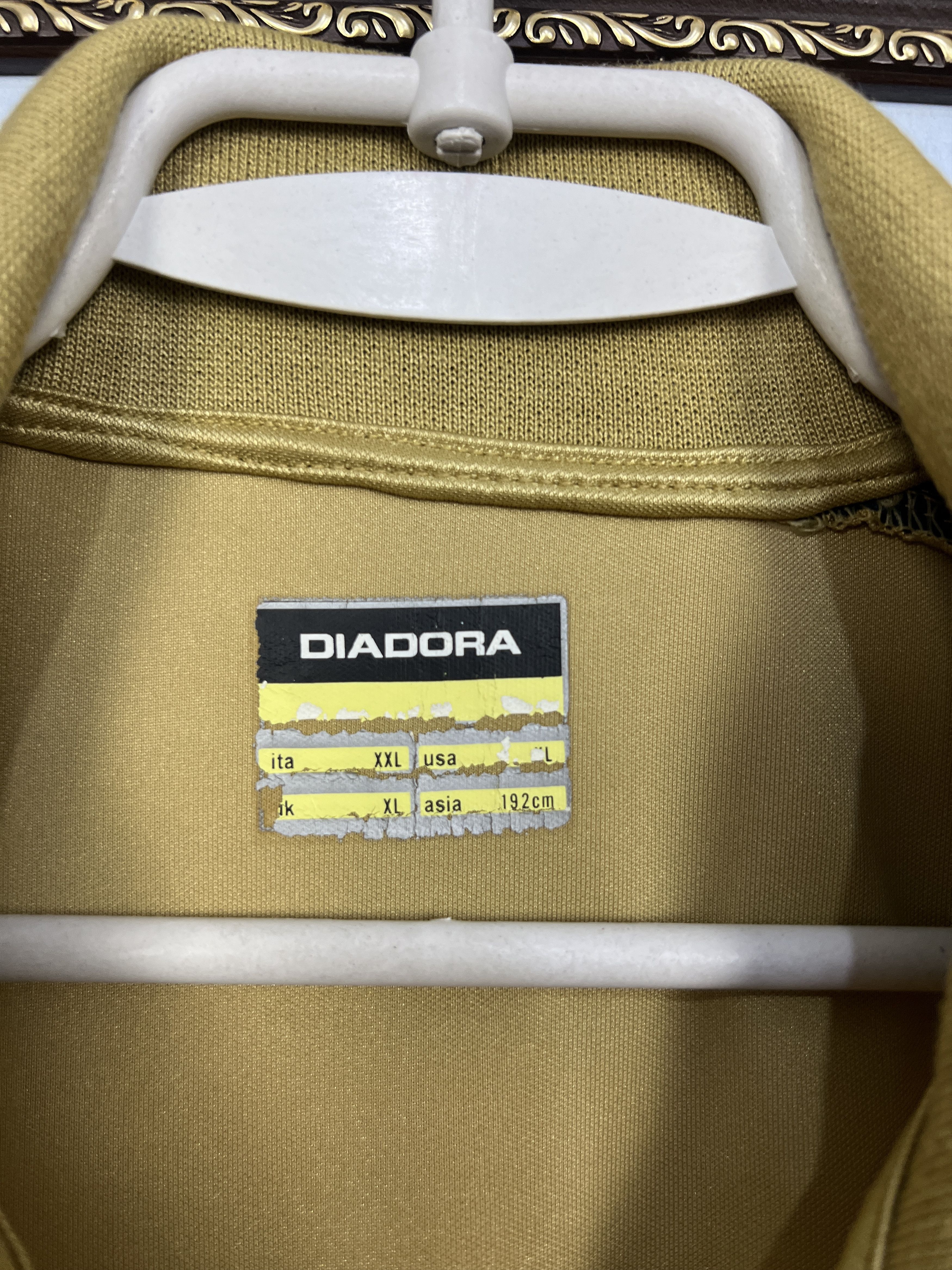 Diadora Dinamo Zagreb 2010 Away Football Shirt Soccer Diadora Mens Size US XL / EU 56 / 4 - 9 Thumbnail