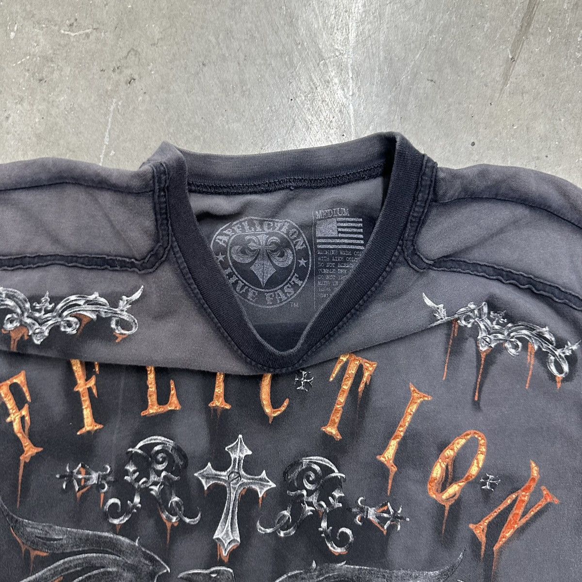 Affliction × Vintage Vintage 2000s Y2K Affliction Grey Graphic T-Shirt Size US M / EU 48-50 / 2 - 4 Thumbnail
