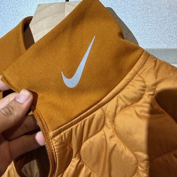 Nike New Nike Aerolayer Women's Running Vest Sz Small S Size S / US 4 / IT 40 - 10 Thumbnail