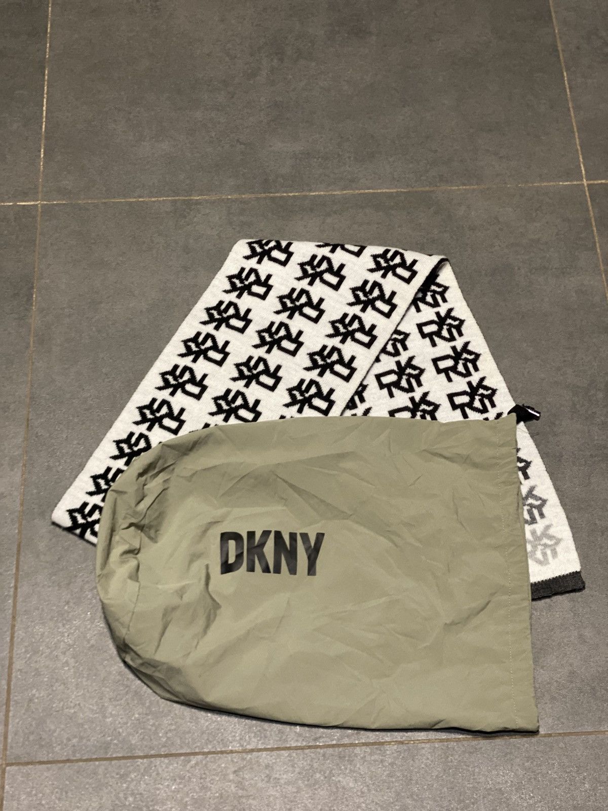 DKNY × Donna Karan Scarf DKNY monogram Donna Karan New York muffler Size ONE SIZE - 4 Thumbnail