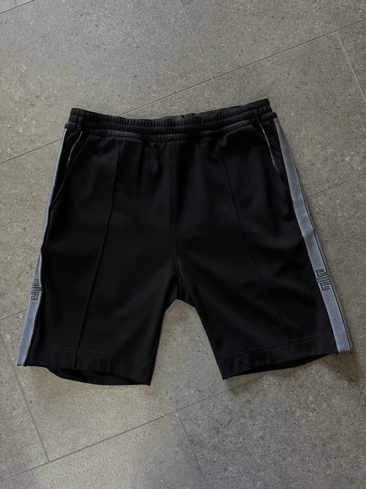 Givenchy GIVENCHY MENS BLACK SHORTS SIZE L Size US 36 / EU 52 - 1 Thumbnail