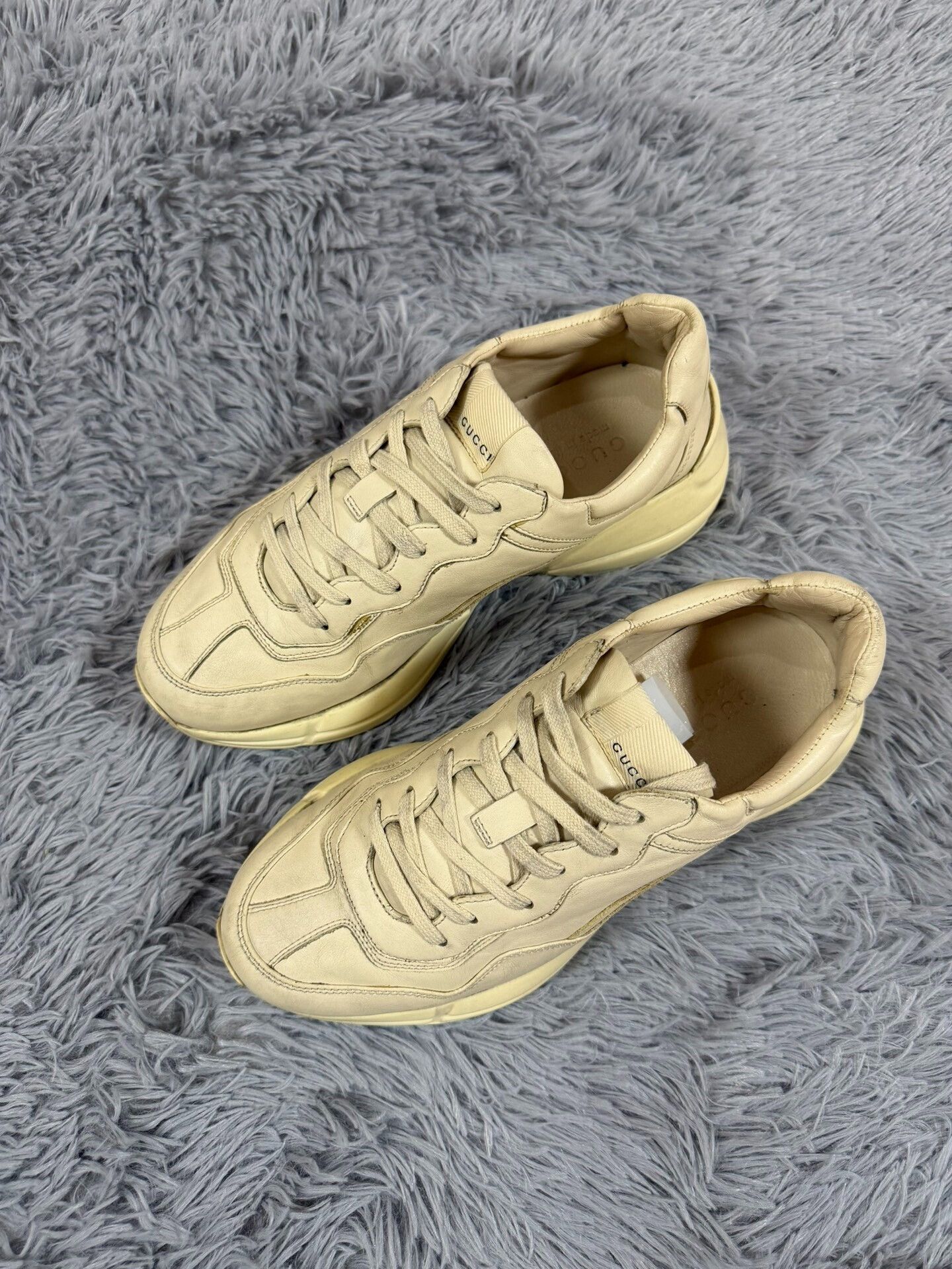 Gucci Gucci Distressed Lowtop Sneakers 8 Men Size US 8 / EU 41 - 1 Thumbnail