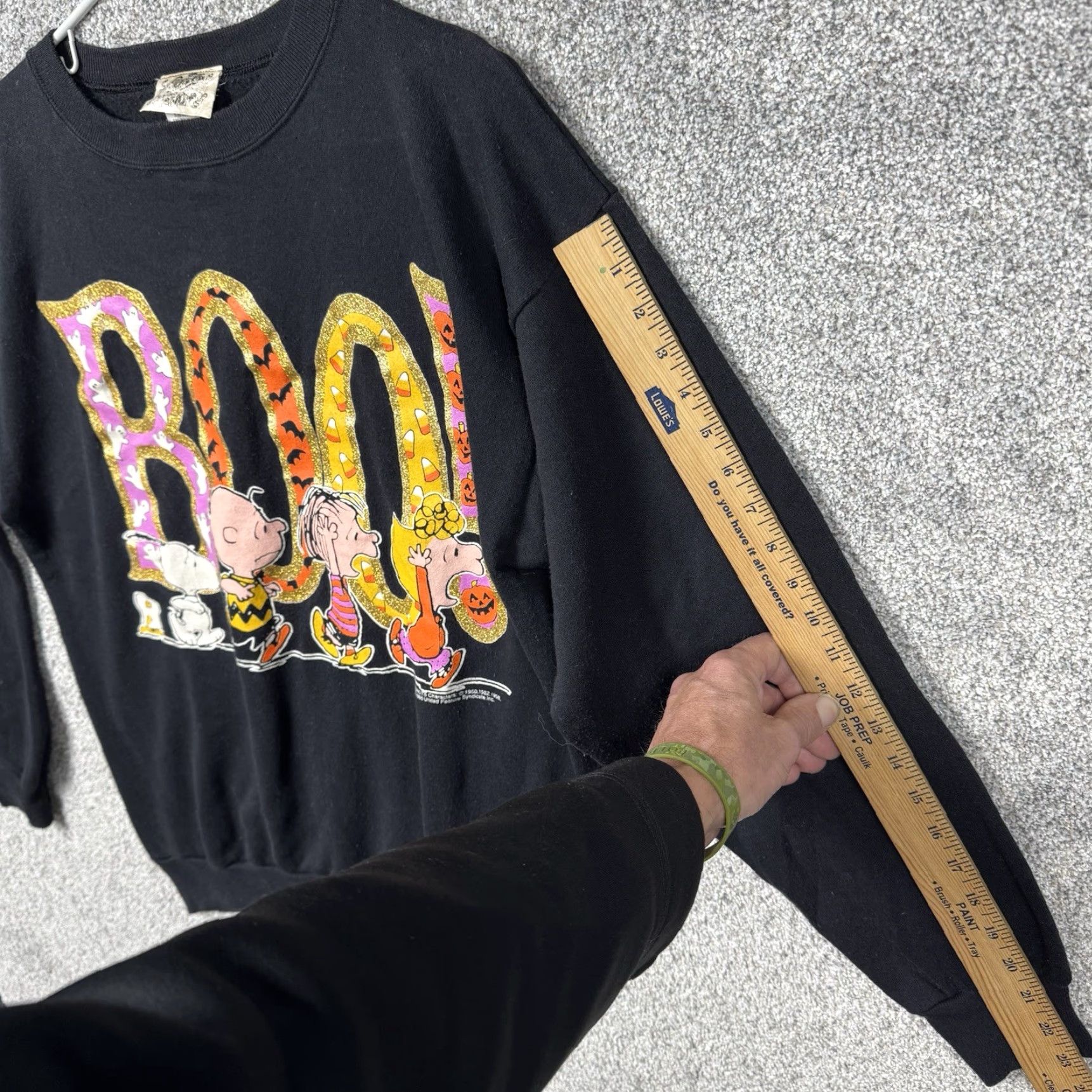 Peanuts VINTAGE Peanuts Halloween Sweatshirt XL Snoopy Charlie Brown Boo Kitsch Graphic Print Crew Neck Pullover Men Black 90s Cartoon Retro Sweatshirt Size US XL / EU 56 / 4 - 3 Thumbnail