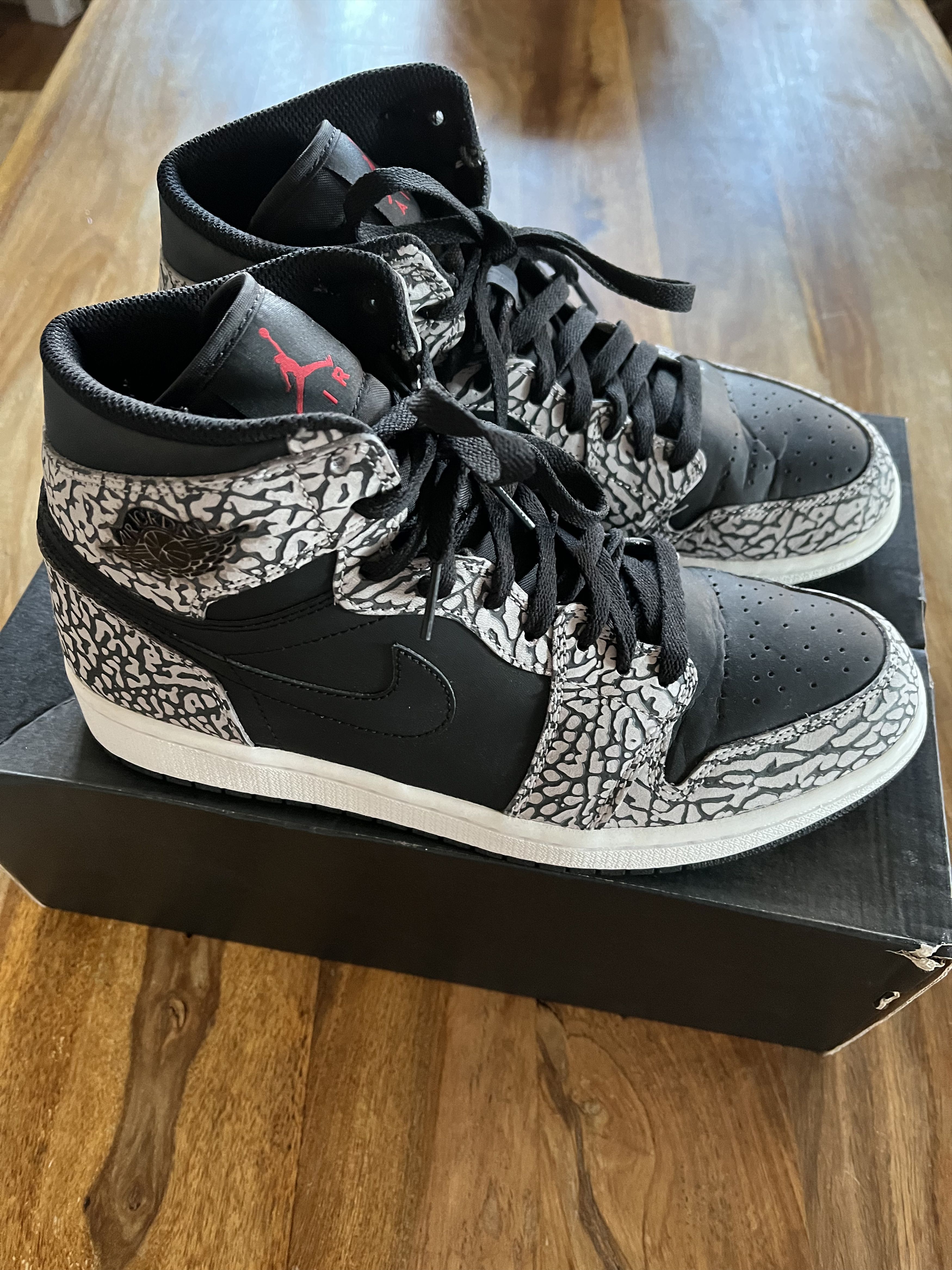 Jordan Brand Air Jordan 1 Retro High Size US 9.5 / EU 42-43 - 1 Thumbnail