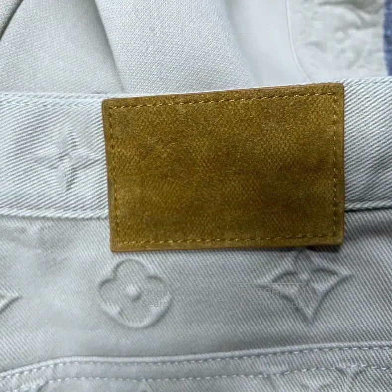 Louis Vuitton Louis Vuitton 25 Latest Beige Embossed Solid Straight Leg Size US 33 - 4 Thumbnail