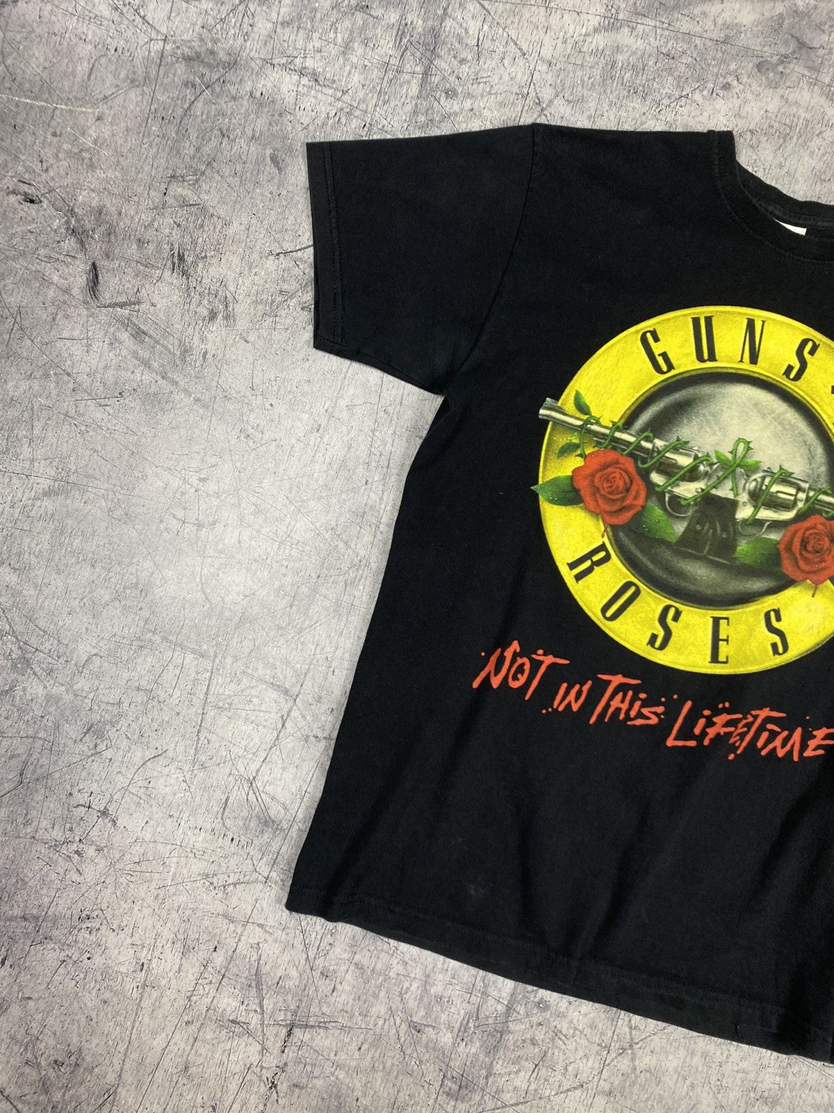 Band Tees × Guns N' Roses × Vintage Guns N Roses 2017 Tour Tee T Shirt Size US L / EU 52-54 / 3 - 3 Thumbnail