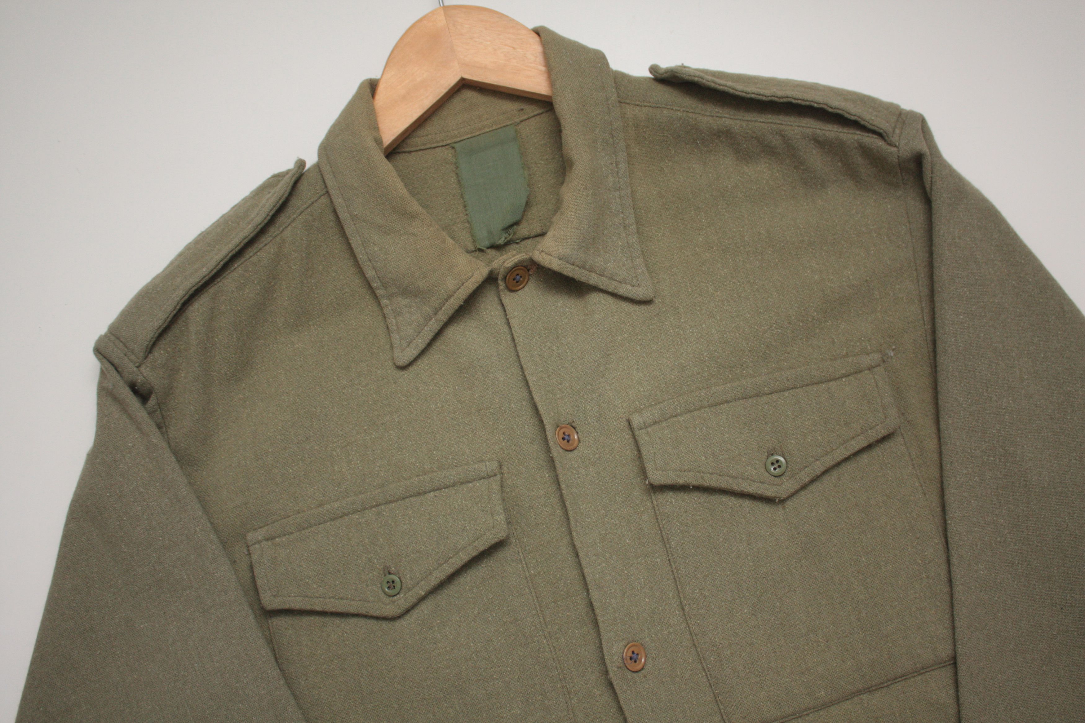 Vintage Vintage Army Green L/S Shirt Size US L / EU 52-54 / 3 - 4 Thumbnail