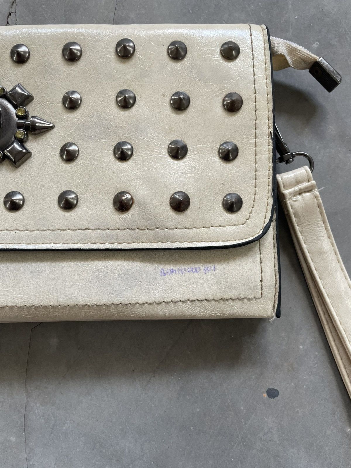 20471120 Grunge Leather Handbag Studded Skull White If Six Was Nine Size ONE SIZE - 4 Thumbnail
