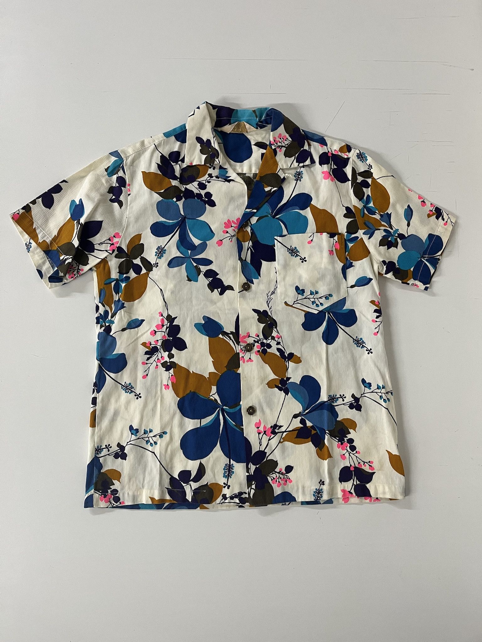 Vintage Vintage 70s Royal Hawaiian Loop Collar Hawaiian Shirt Size L Size US L / EU 52-54 / 3 - 1 Thumbnail