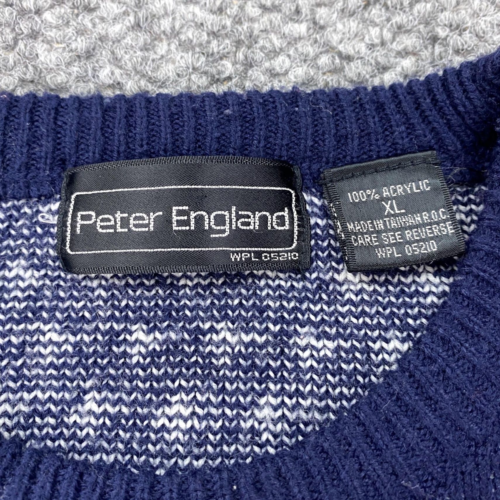 Vintage VINTAGE Peter England Sweater Mens XL Ivory Fair Isle Cable Knit 90s Pullover Crew Neck Men XL Knitted Jumper Size US XL / EU 56 / 4 - 2 Thumbnail