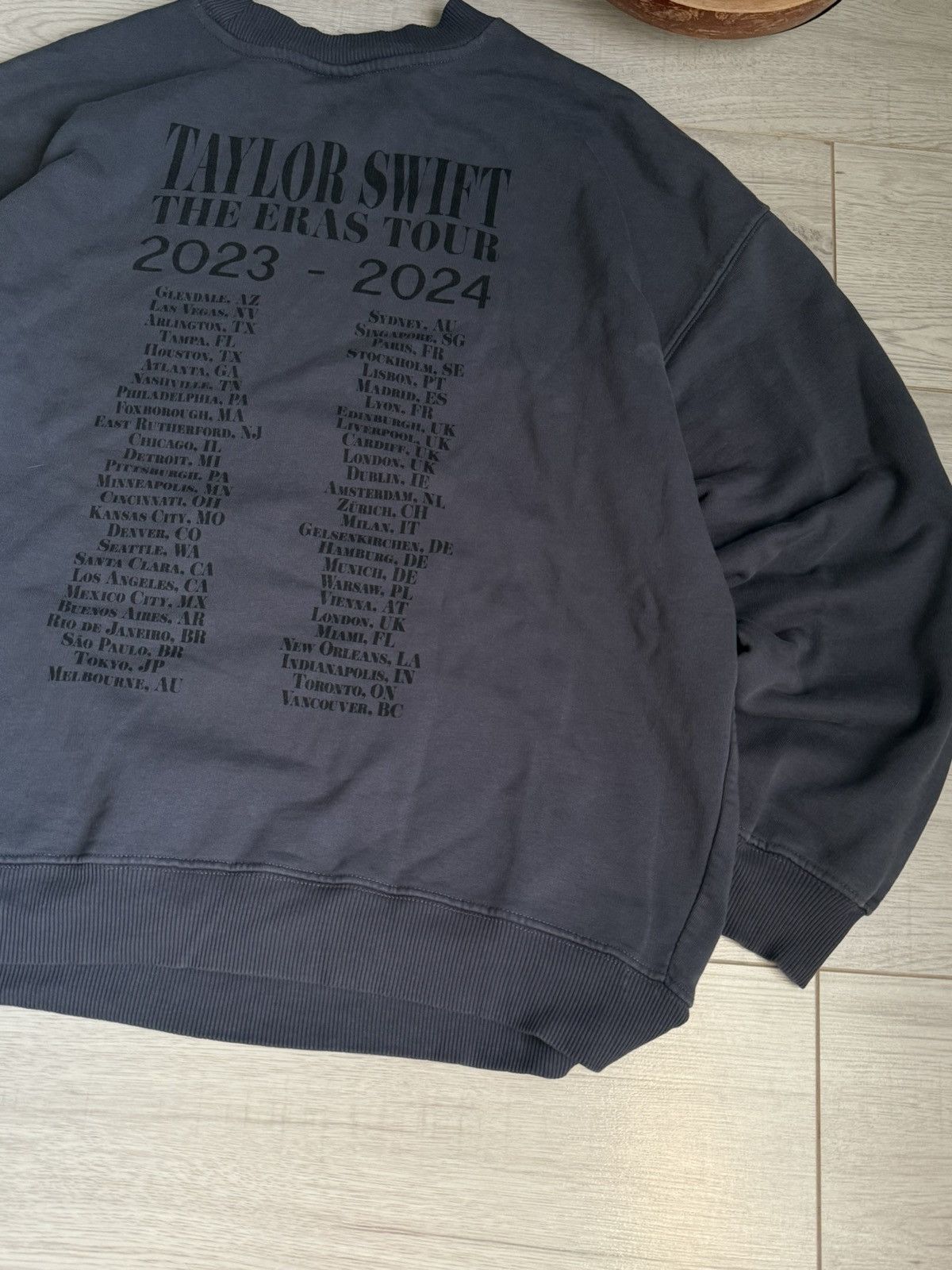 Rap Tees crewneck Taylor Swift The Earth Tour 2023-2024 sweatshirt Size US L / EU 52-54 / 3 - 2 Thumbnail