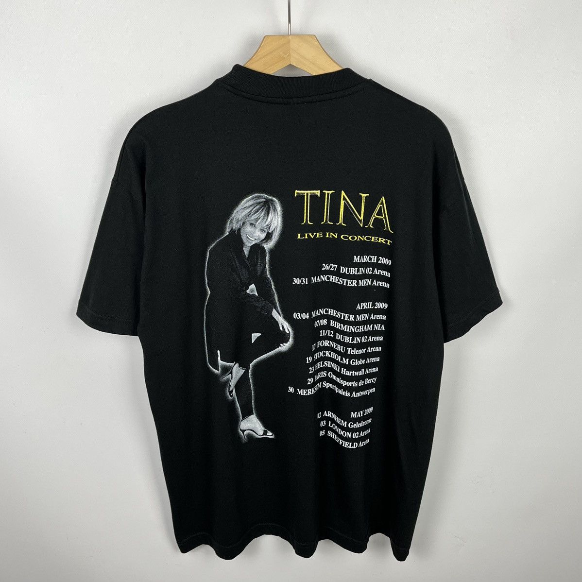 Band Tees Vintage Tina Turner Live in Concert T Shirt 00’s Size US L / EU 52-54 / 3 - 14 Thumbnail