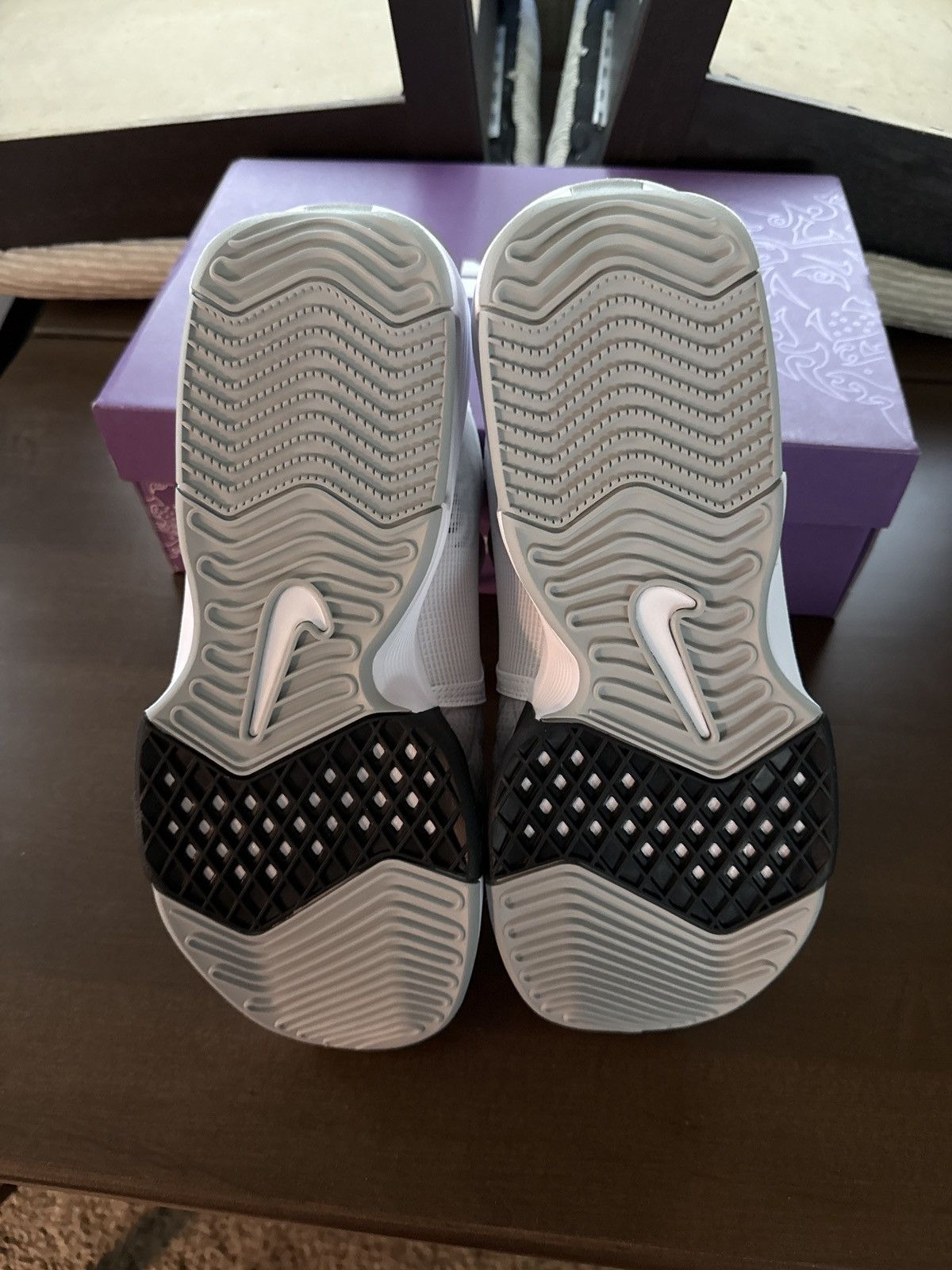 Nike NEW Nike LeBron Witness VIII 8, size 8.5, OG Box, DS, MINT! Size US 8.5 / EU 41-42 - 14 Thumbnail