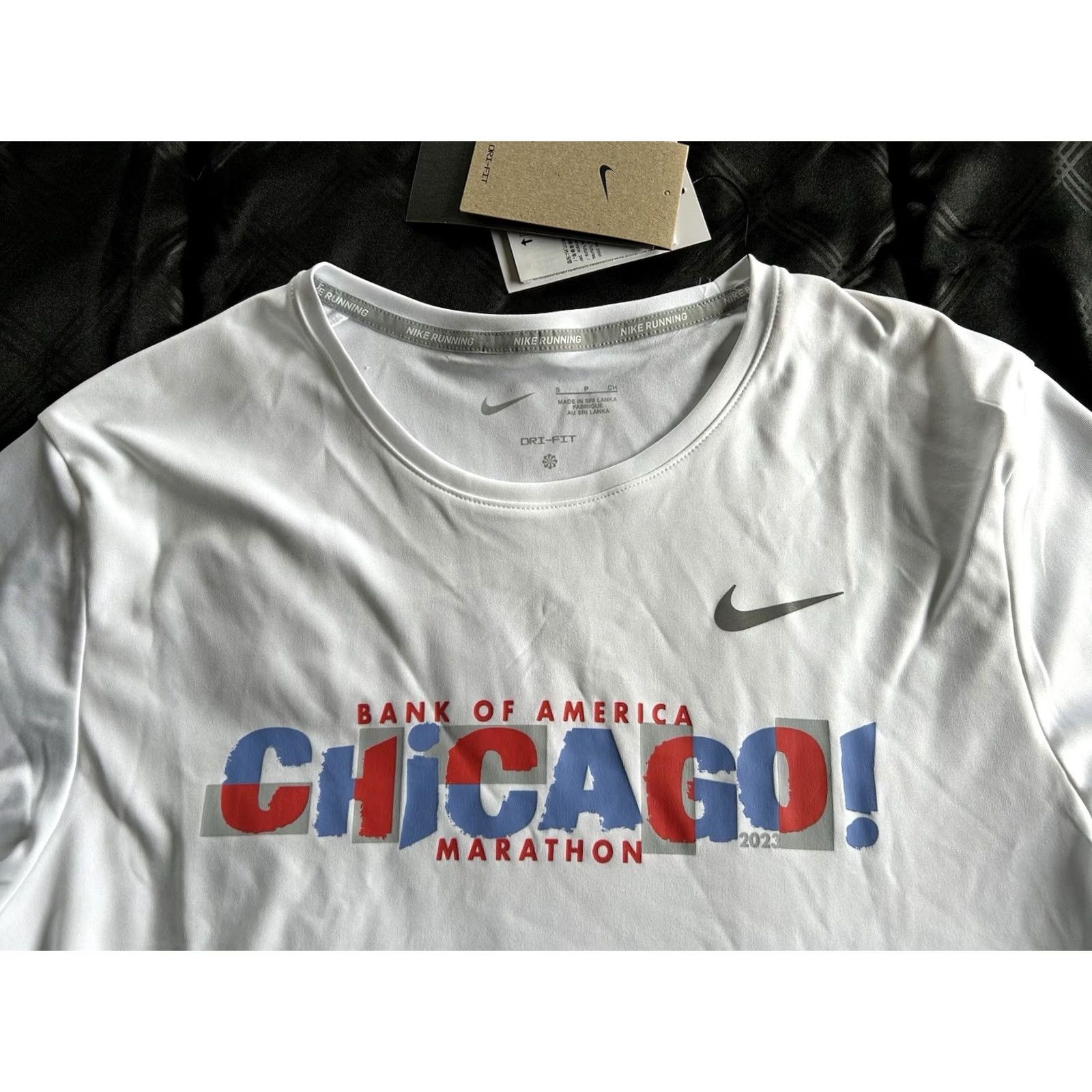 Nike Nike Women's One Dri-FIT Luxe 2023 Chicago Marathon Long Sleeve T-Shirt S White Women's Nike Dri-FIT Running Pullover Size S / US 4 / IT 40 - 3 Thumbnail