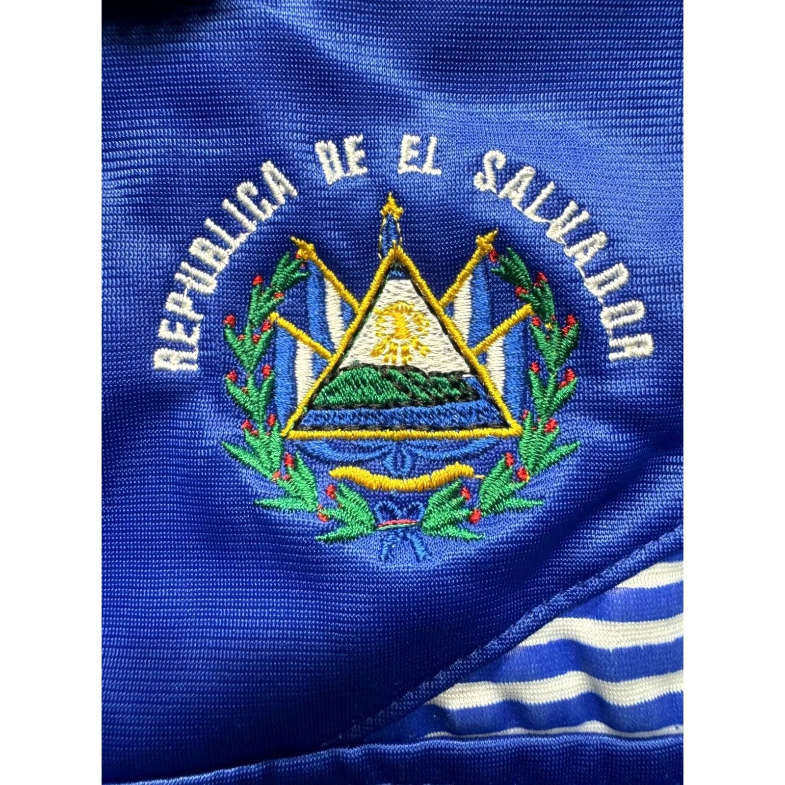 Vintage VINTAGE Men’s El Salvador Sport Jacket Windbreaker Large Blue Mens Size US L / EU 52-54 / 3 - 3 Thumbnail