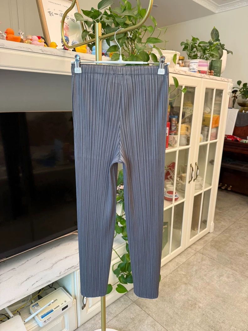 Issey Miyake Issey Miyake size:1 Dark grey pleated trousers Size 31" - 6 Thumbnail