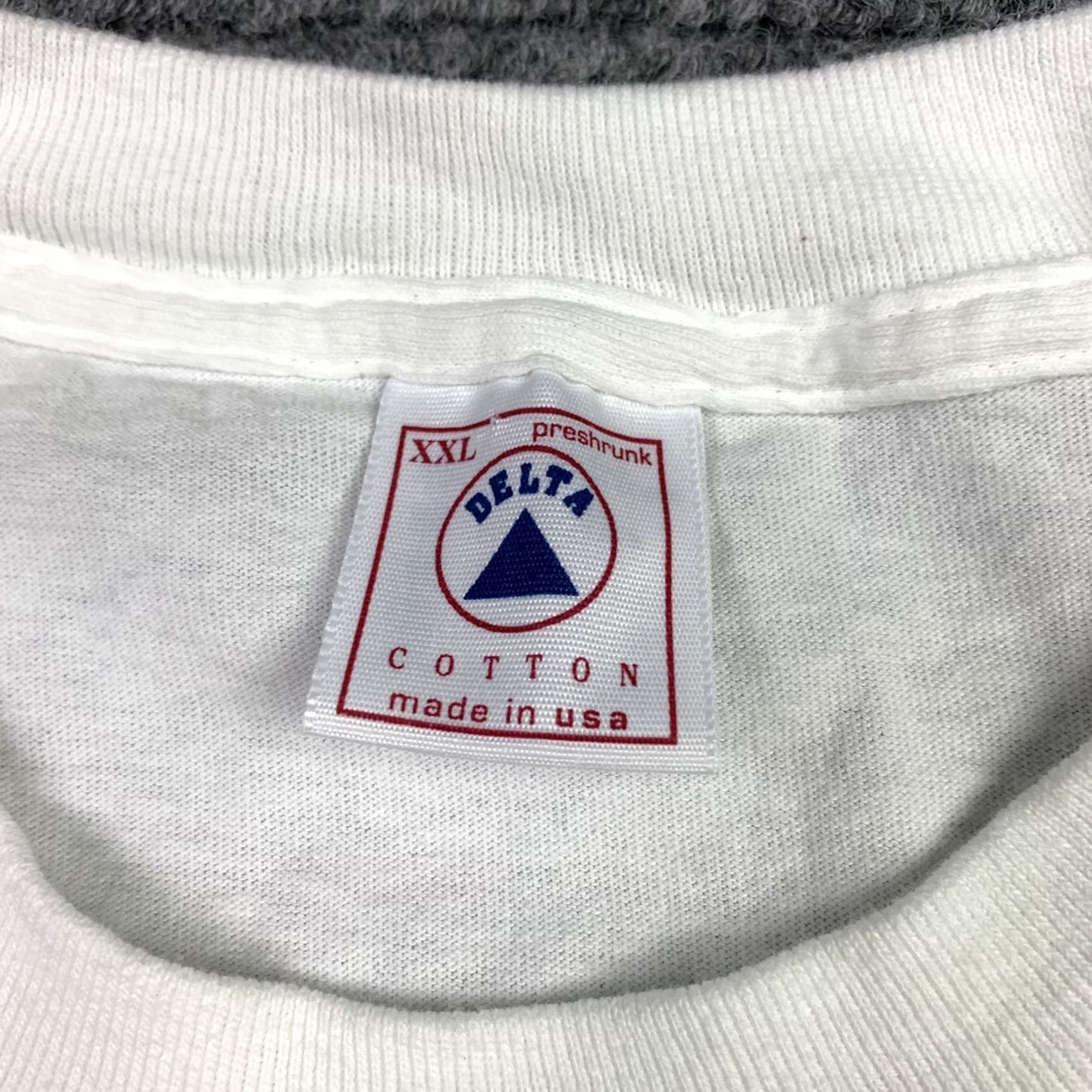 Delta VINTAGE Delta T-Shirt 2XL White Graphic Tee 100% Cotton Made USA Mens 90s Vintage Graphic Size US XXL / EU 58 / 5 - 2 Thumbnail