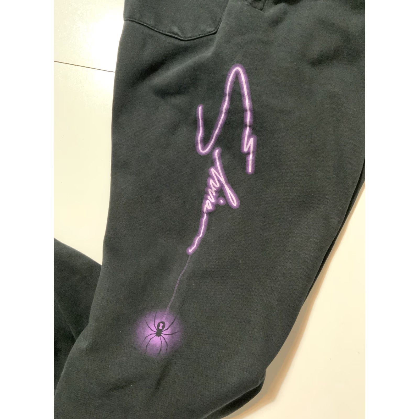 Vintage VINTAGE Mystic Museum Elvira Horror Art Spider Graphic Black Jogger Sweatpants Sz. S Mens Jogger Pants S Black Spider Graphic Activewear 90s Theme Size US 29 - 6 Thumbnail
