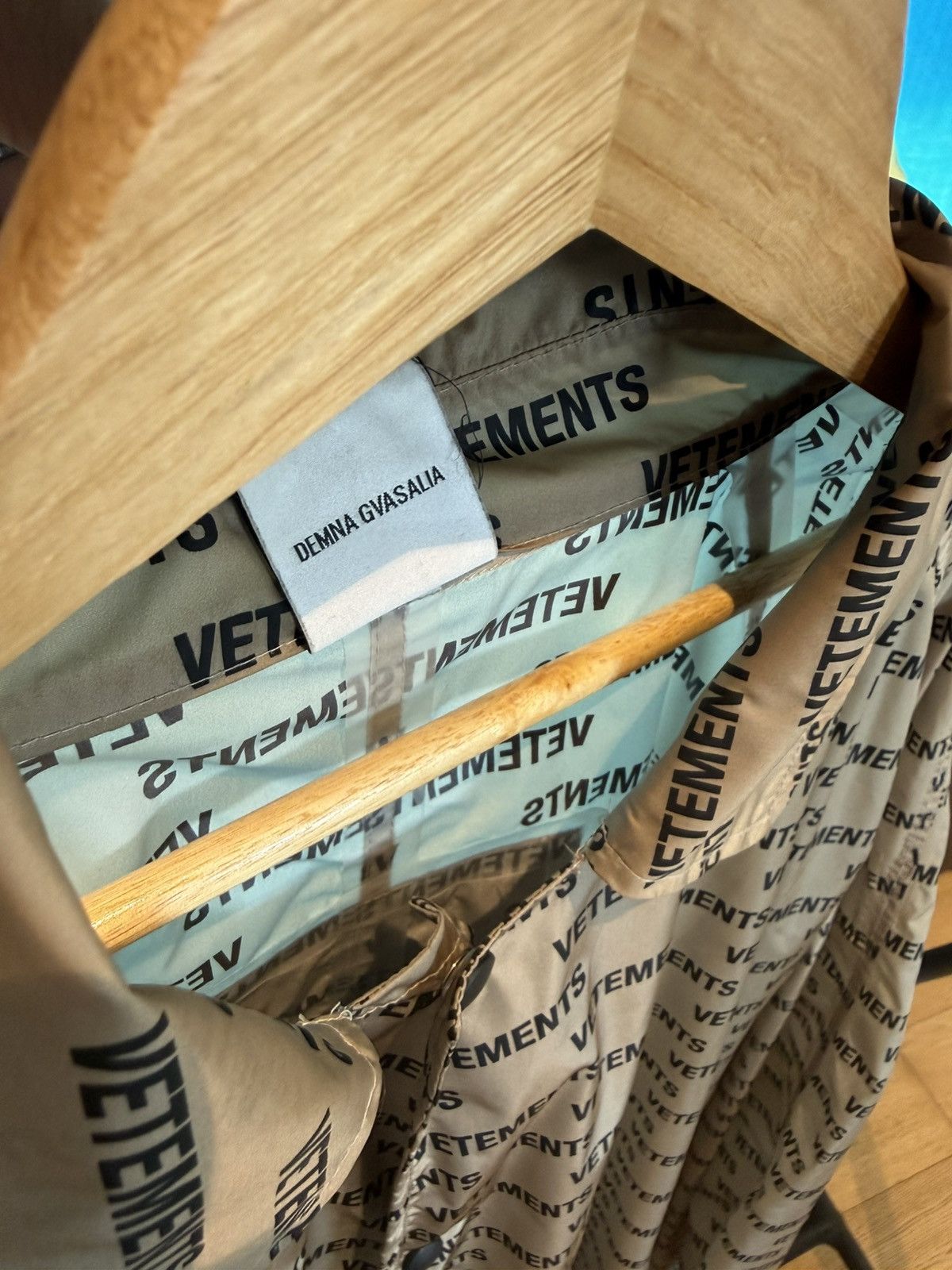 Vetements Vetements AW18 Monogram Raincoat Size US L / EU 52-54 / 3 - 5 Thumbnail