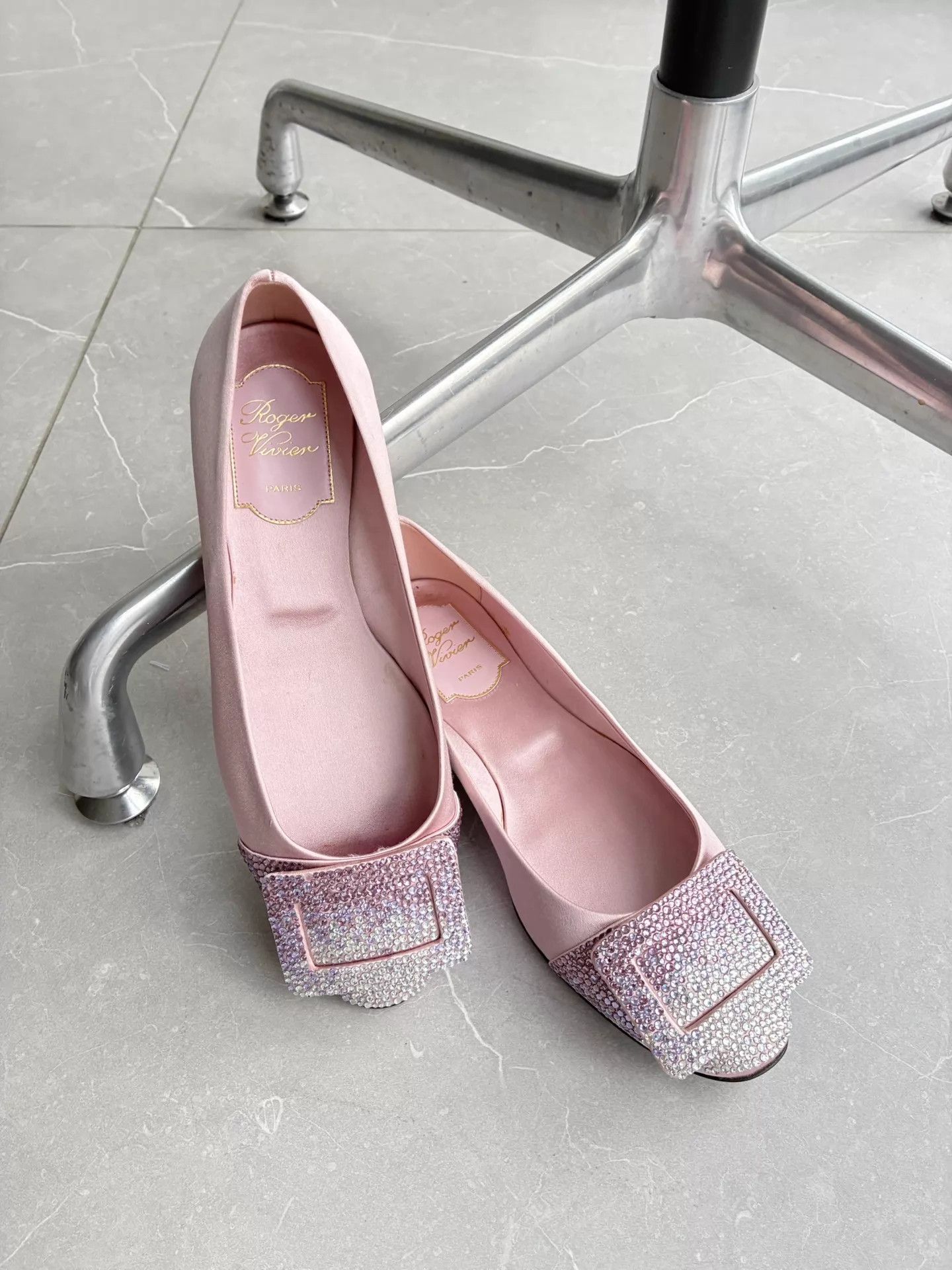 Roger Vivier Roger Vivier Pink Satin Sq Crystal Buckle Pumps 36 Size US 5.5 / IT 35.5 - 1 Thumbnail