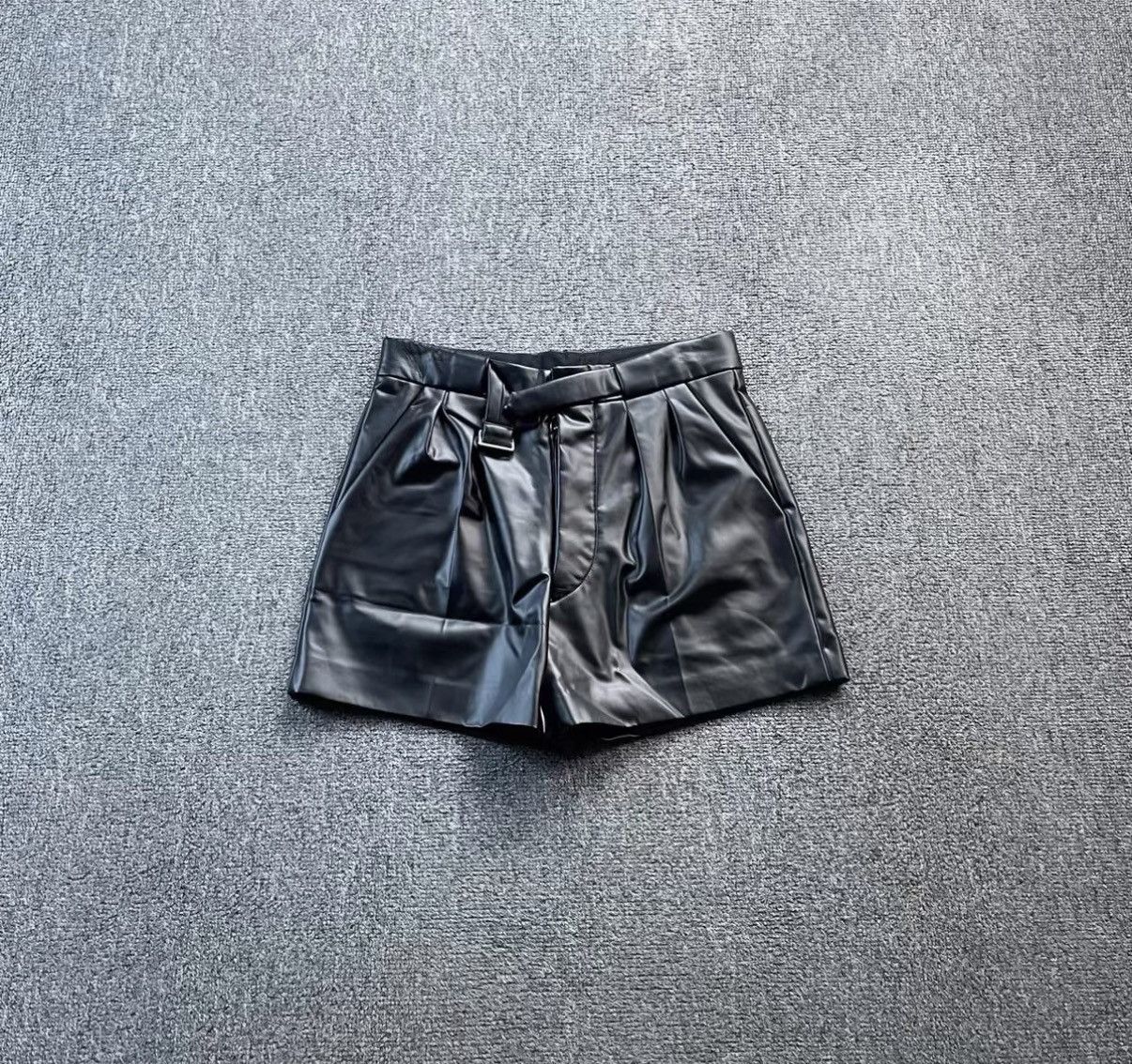 Maison Margiela Maison Margiela Black Leather Shorts J41 Size 27" / US 4 / IT 40 - 1 Thumbnail