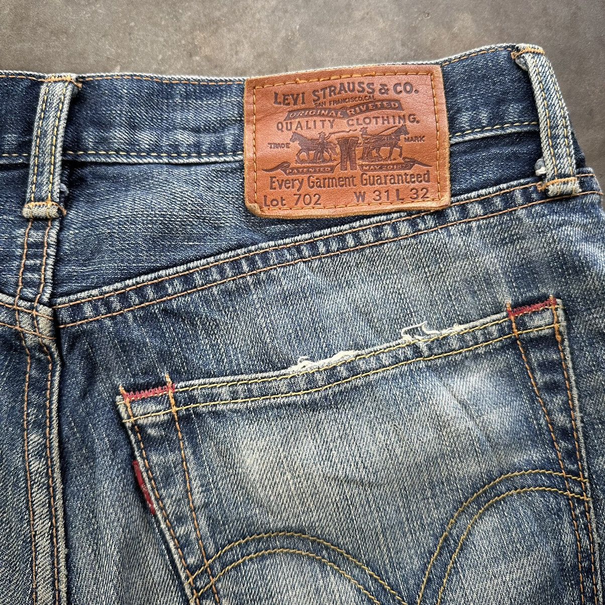 Japanese Brand Vintage Levi’s 702 Distressed Faded Denim Jean Pant W31 Size US 31 - 12 Thumbnail
