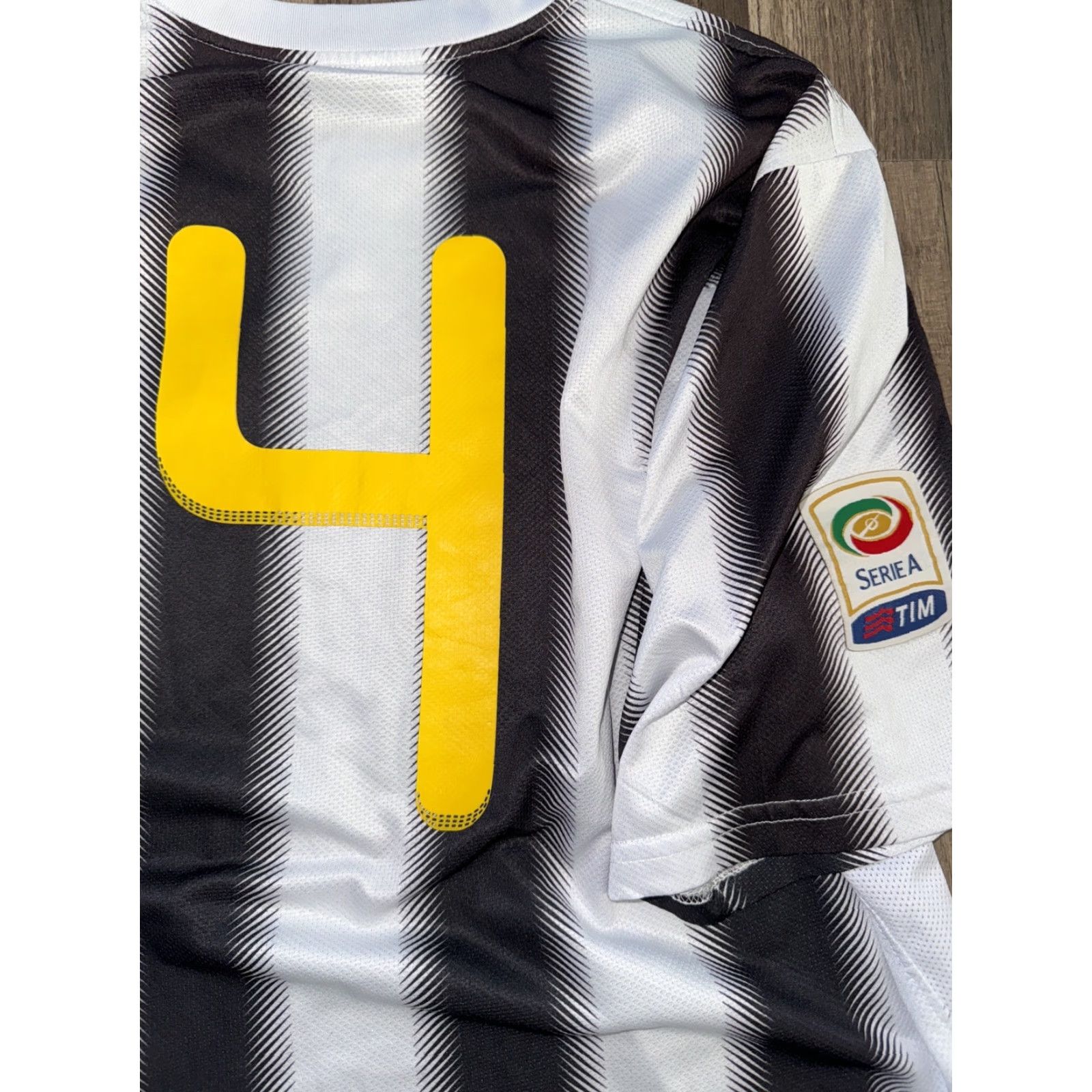 Vintage Juventus FC Jersey Men L Black Striped Soccer Casual Activewear 20x30 Size US L / EU 52-54 / 3 - 6 Thumbnail