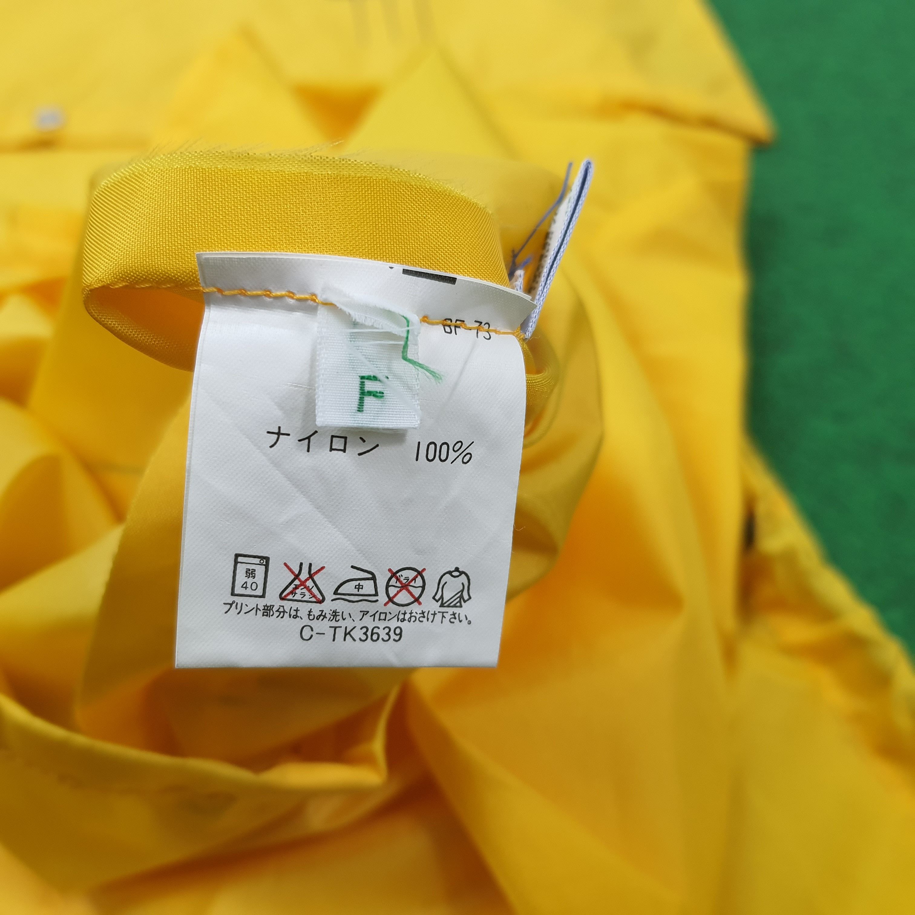 Benetton Vintage Benetton Formula 1 Racing Raincoat Free Size C269N15 Size US L / EU 52-54 / 3 - 8 Thumbnail