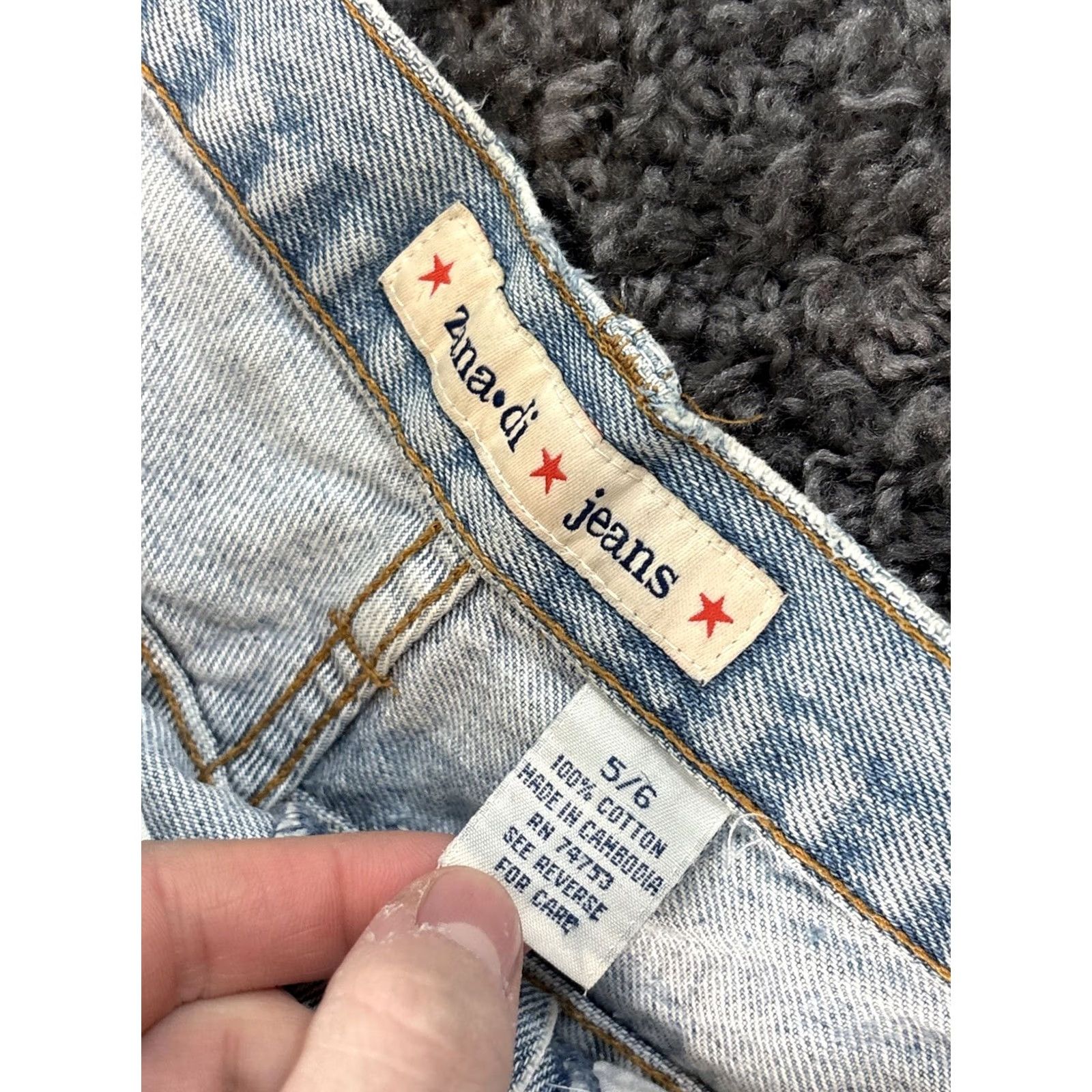 Vintage VINTAGE Zana Di Shorts Womens 28 Light Wash Embroidered Butterfly Mid Rise 90s Denim Blue Cut-Off 90s Mens Womens Boys Girls Size 28" / US 6 / IT 42 - 6 Thumbnail