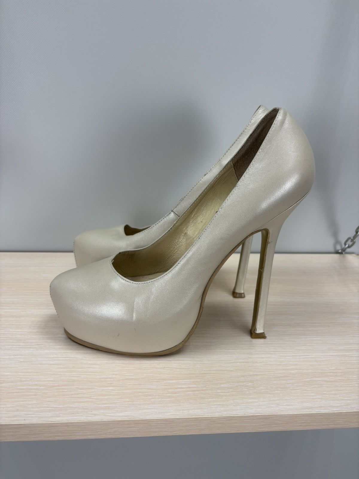 Yves Saint Laurent Womens heels Yves Saint Laurent Size 39 Color Beige Size US 9 / IT 39 - 9 Thumbnail