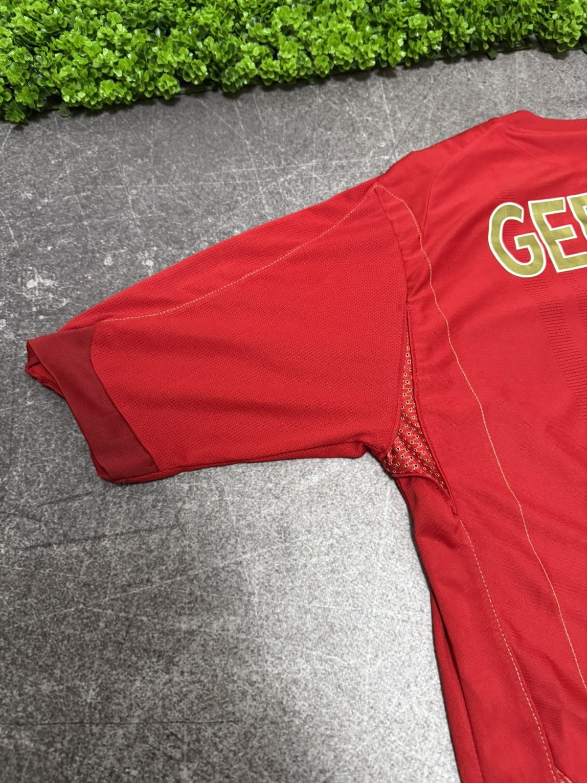 Umbro Steven Gerrard #4 England Soccer 2006 Team Umbro Jersey Size US M / EU 48-50 / 2 - 12 Thumbnail