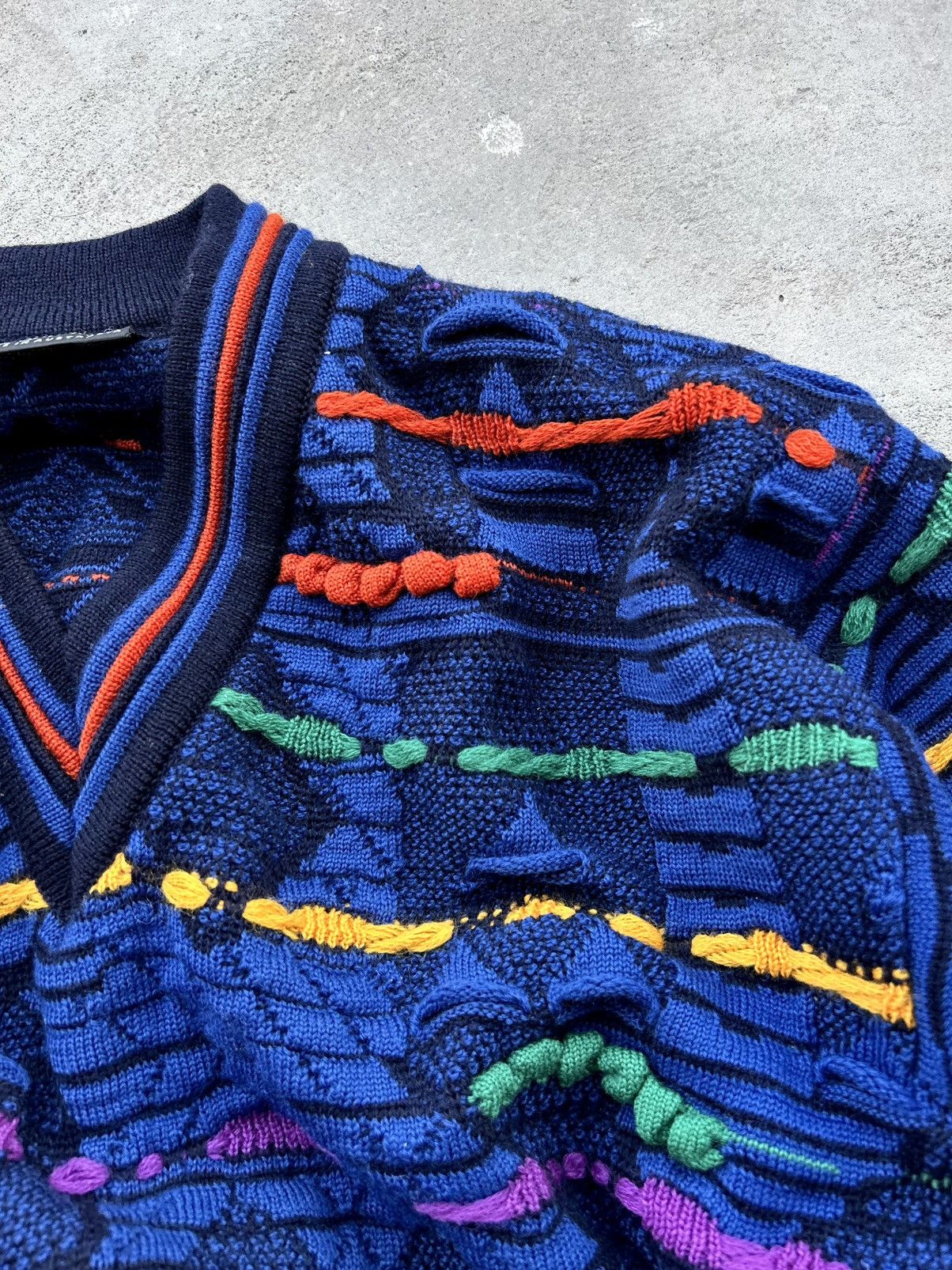 Coogi RAREST COOGI DISTRESSED V NECK CABLE KNIT Size US M / EU 48-50 / 2 - 11 Thumbnail