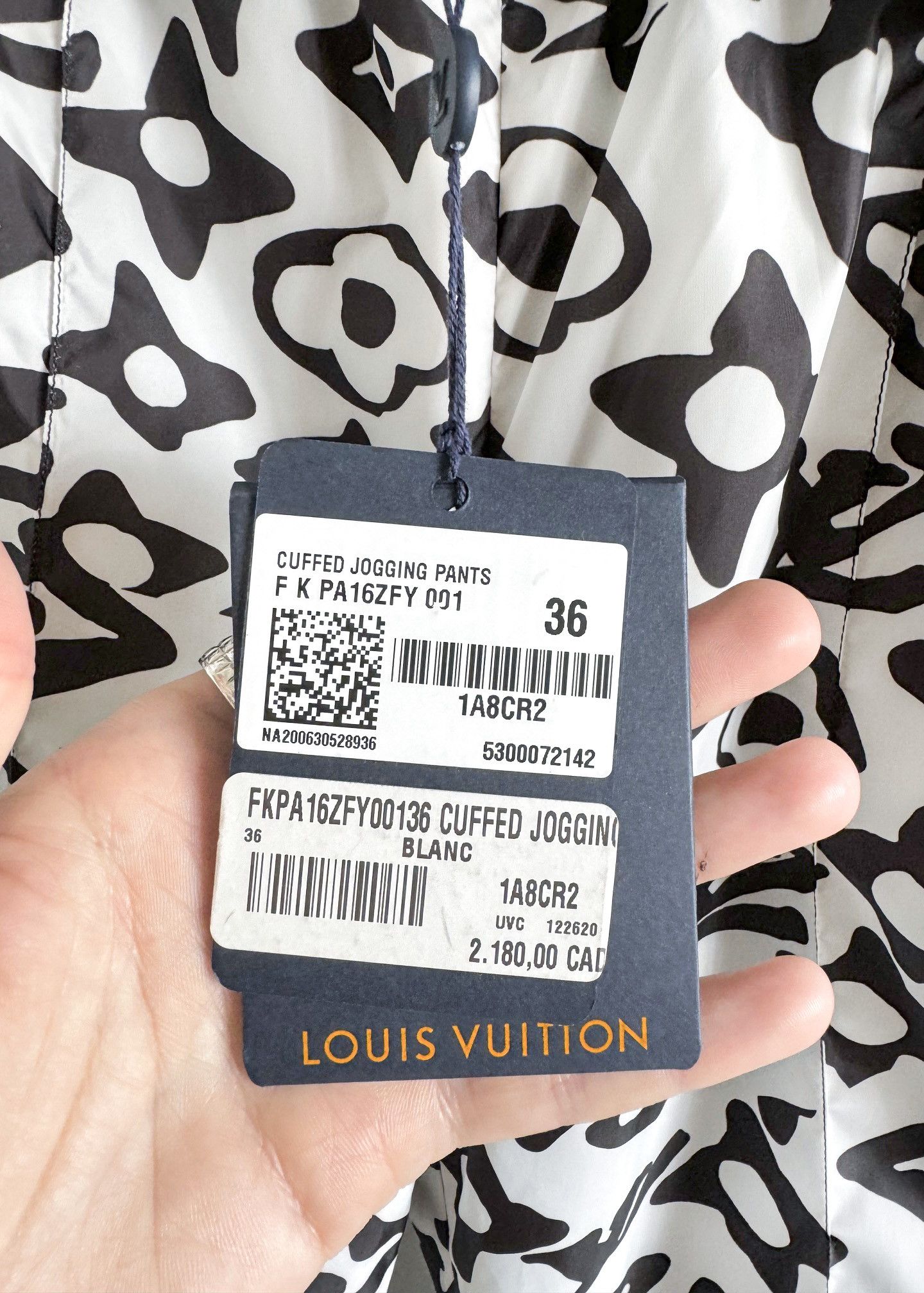 Louis Vuitton Louis Vuitton 2021 Black White Printed Cuffed Jogging Pants Size 27" / US 4 / IT 40 - 6 Thumbnail