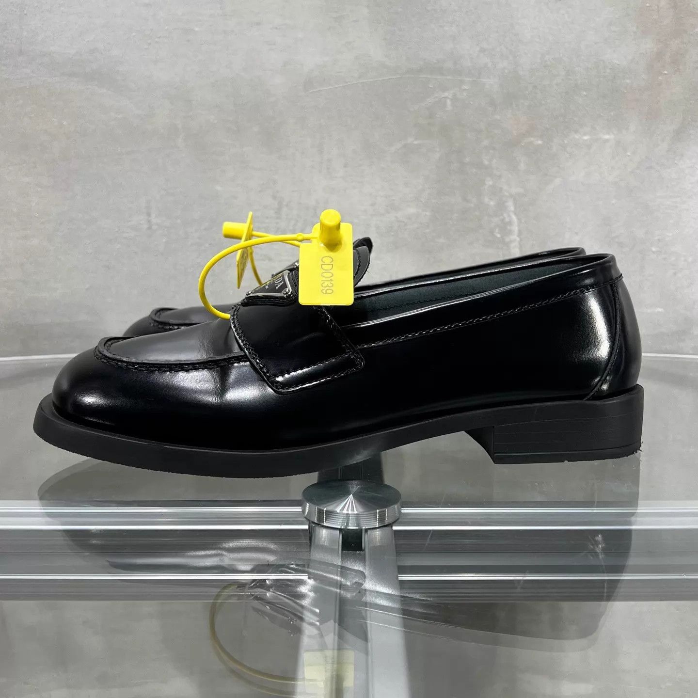Prada Prada Black Triangle Logo Loafers 38 Original Box CD0139 Size US 7.5 / IT 37.5 - 3 Thumbnail