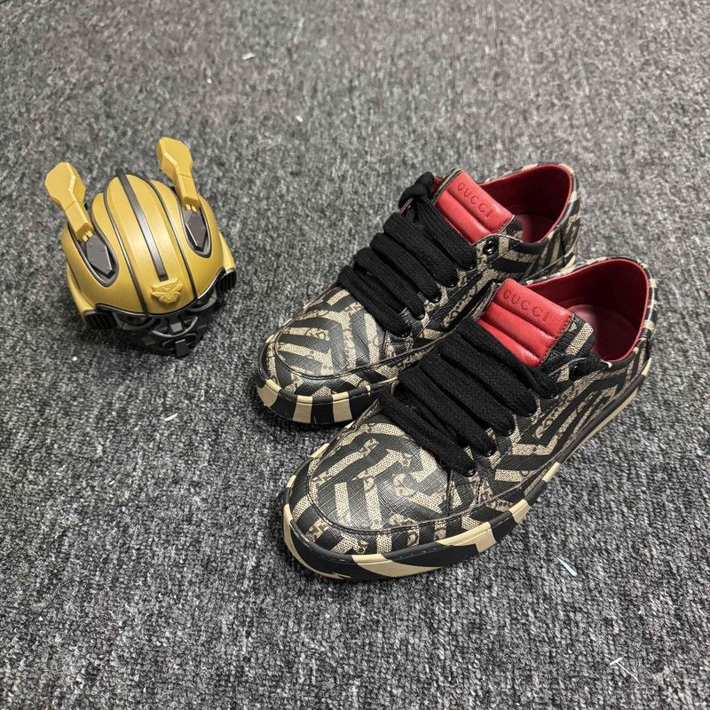 Gucci Gucci GG Supreme Low Fashion Sneakers for Men - Size US 8 / EU 41 - 1 Thumbnail