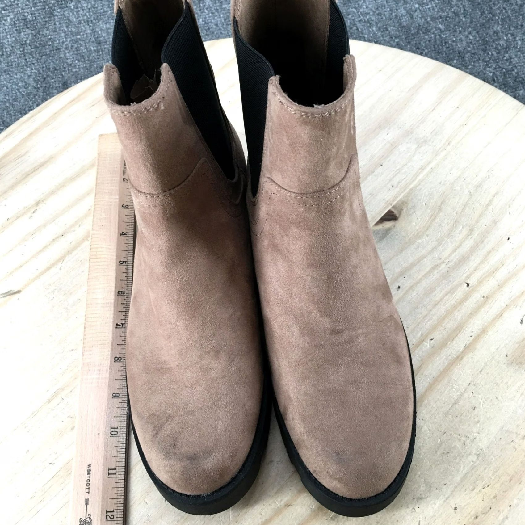 Old Navy Old Navy Boots Womens 8 Chelsea Booties Beige Faux Suede Pull On Block Heels Boots Size US 8 / IT 38 - 5 Thumbnail