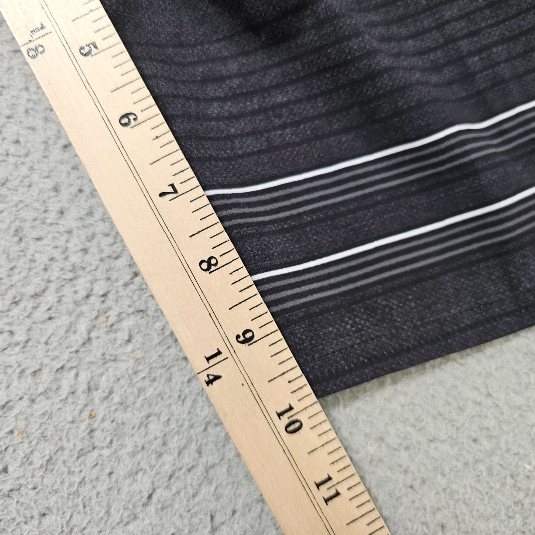 O'Neill **Mens O'Neill Black Striped Swim Trunks 28** User: **O'Neill Mens Black Striped Swim Trunks Size 28** Size US 28 / EU 44 - 5 Thumbnail