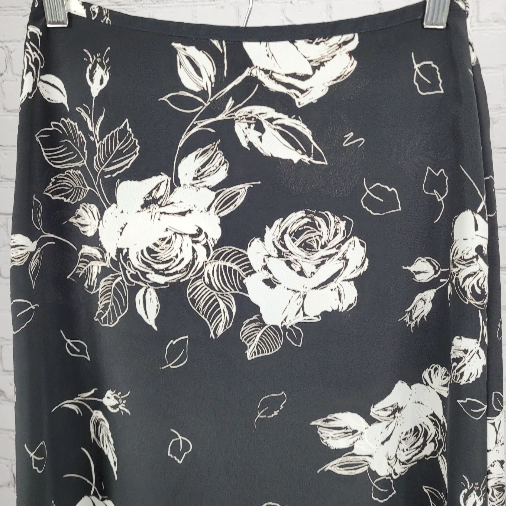 Express VINTAGE Express Skirt A-Line Women Long Black Roses Chiffon Floral Zip Elastic Waist 2 Summer Spring Fall Size 26" / US 2 / IT 38 - 4 Thumbnail