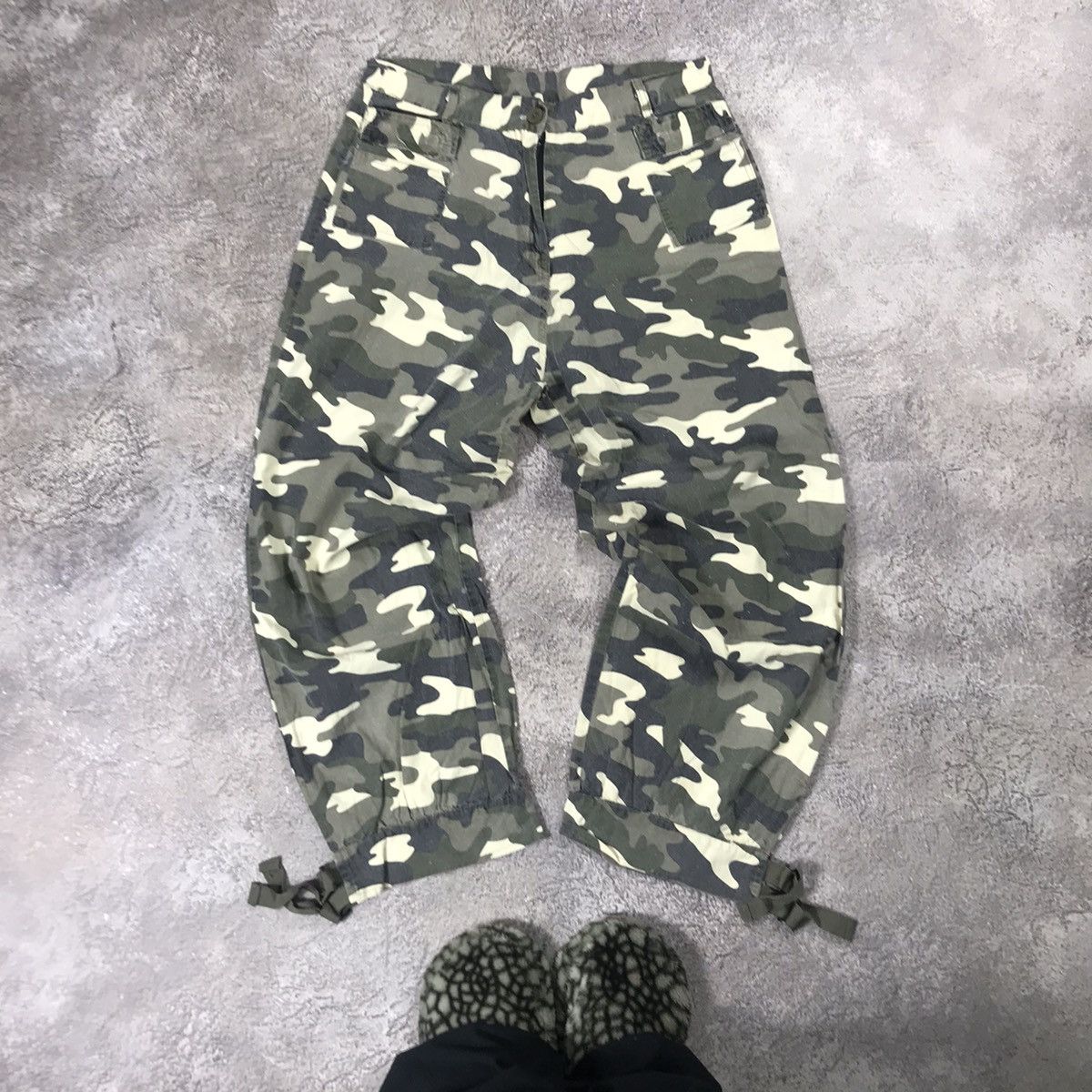 Vintage Vintage Y2K Camo Baggy Cargo Pants Parachute Streetwear 28 Size 28" / US 6 / IT 42 - 2 Thumbnail