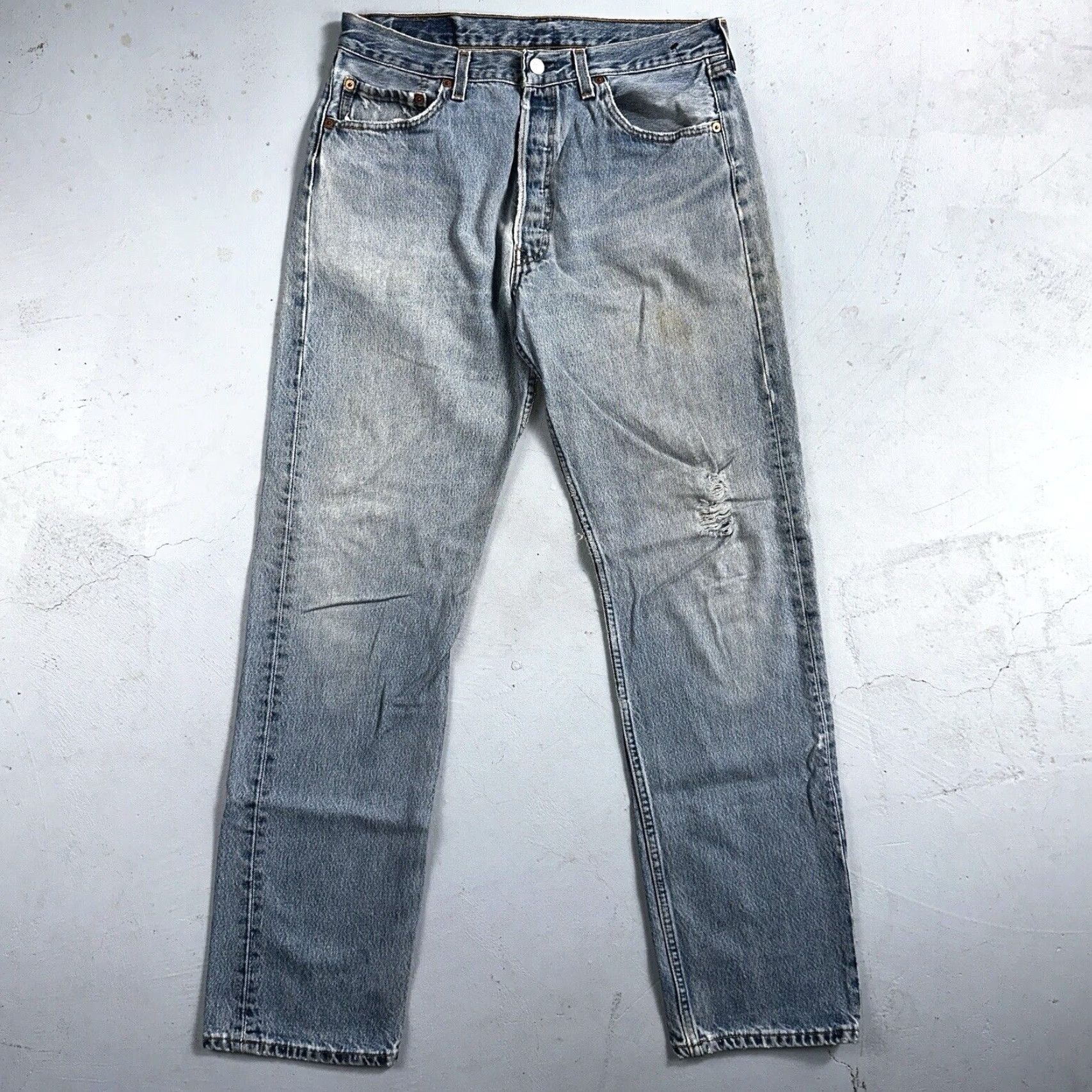 Levi's VINTAGE Levi's 501 Jeans Straight 90s 34x34 Light Blue Denim Men 34 Regular Master(Note: This line seems off). Size US 34 / EU 50 - 2 Thumbnail