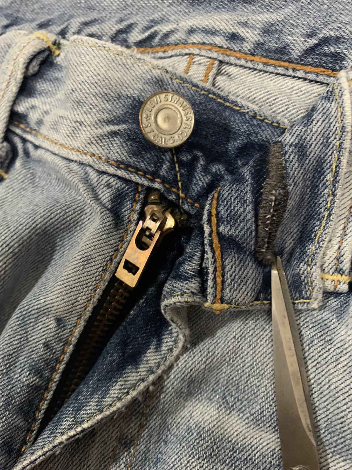 Levi's Vintage Clothing Vintage Y2K Levis 505 Blue Wash Straight Leg Jeans 33x28 Size US 33 - 4 Thumbnail