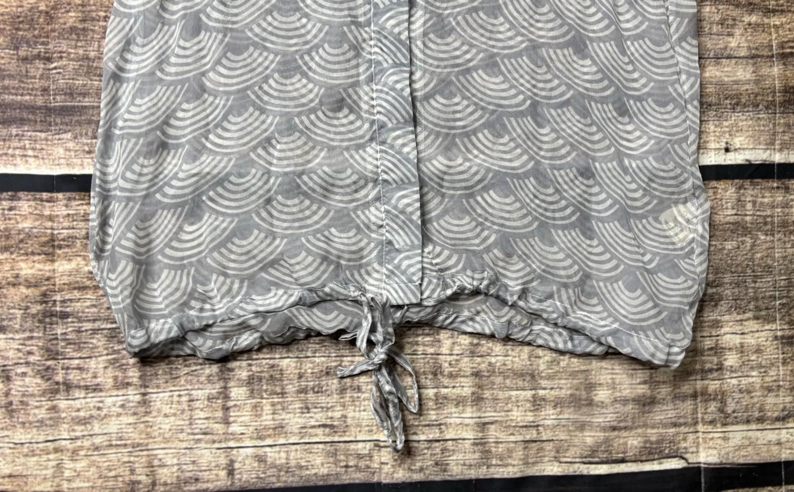 Enrico Coveri Covet Top Women's XS/TP 100% Silk Geometric Sheer Tie Hem Size XS / US 0-2 / IT 36-38 - 5 Thumbnail