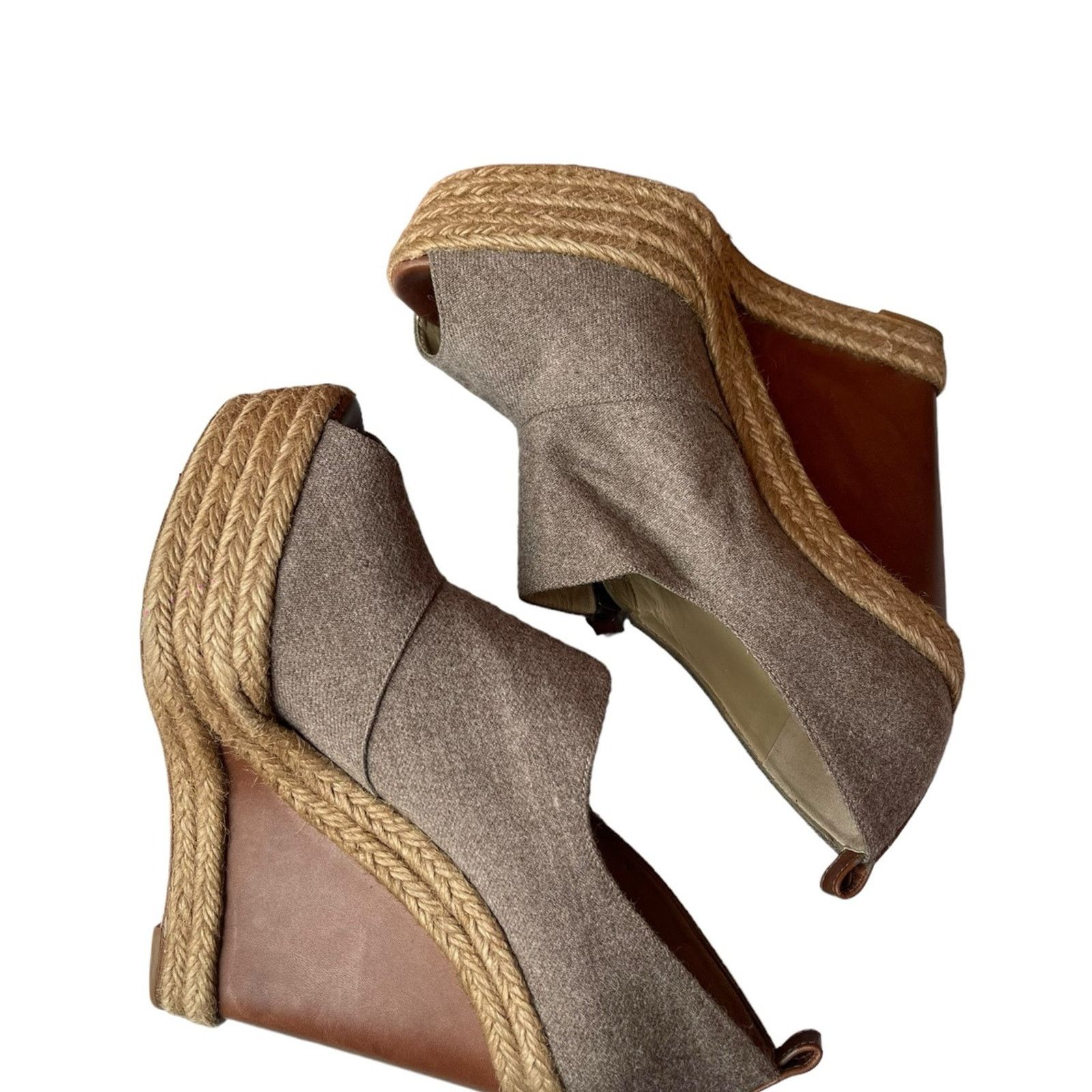Christian Louboutin Christian Louboutin Deroba Peep Toe TAUPE Flannel Size 40 Size US 10.5 / IT 40.5 - 6 Thumbnail