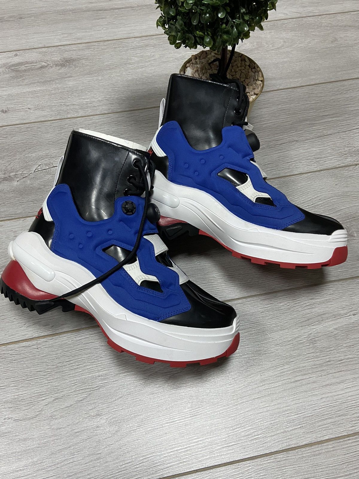Maison Margiela Maison Margiela x Tabi InstaPump Reebok high sneakers Size US 10 / EU 43 - 9 Thumbnail